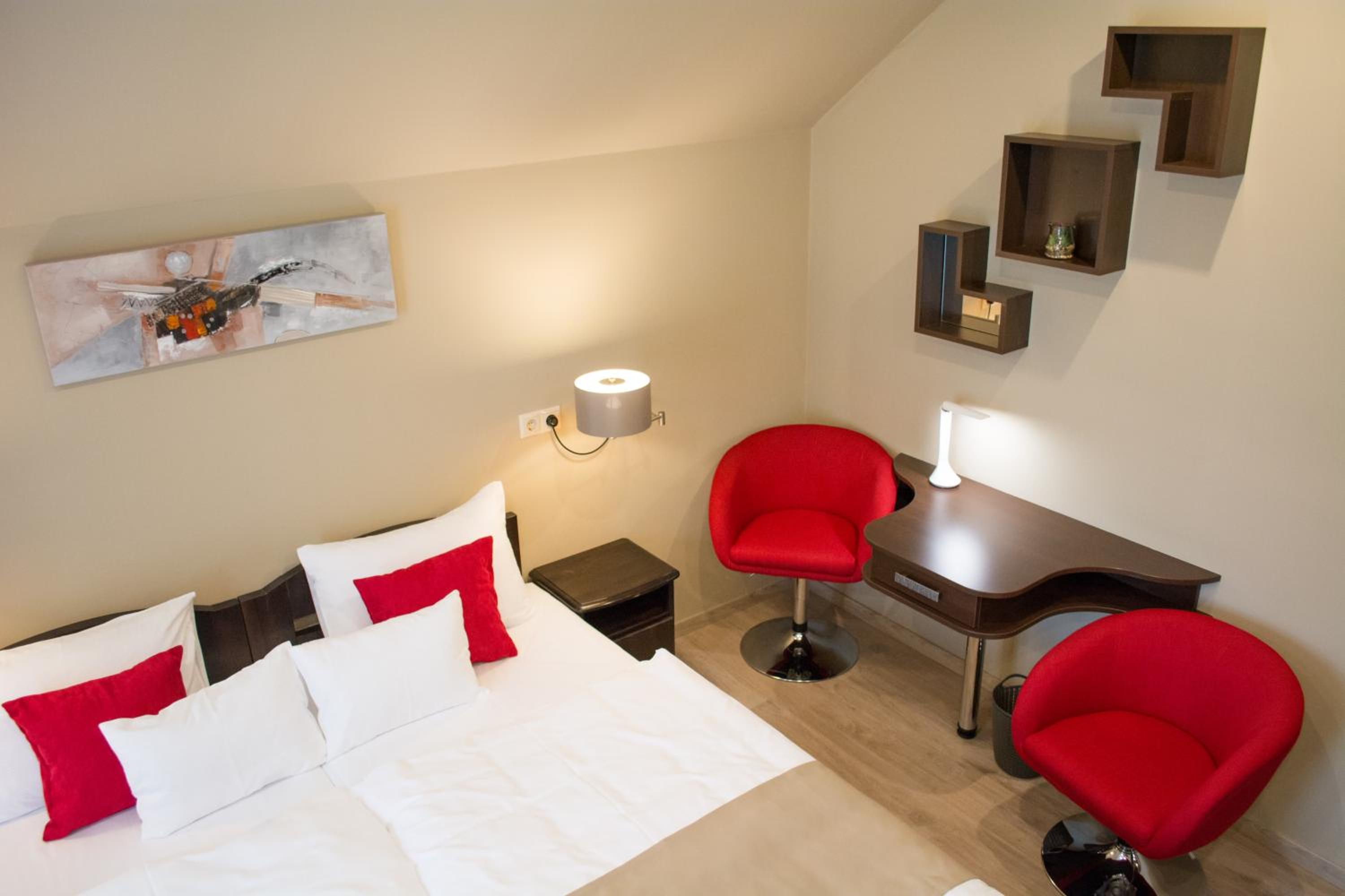 Standard Double or Twin Room photo 3