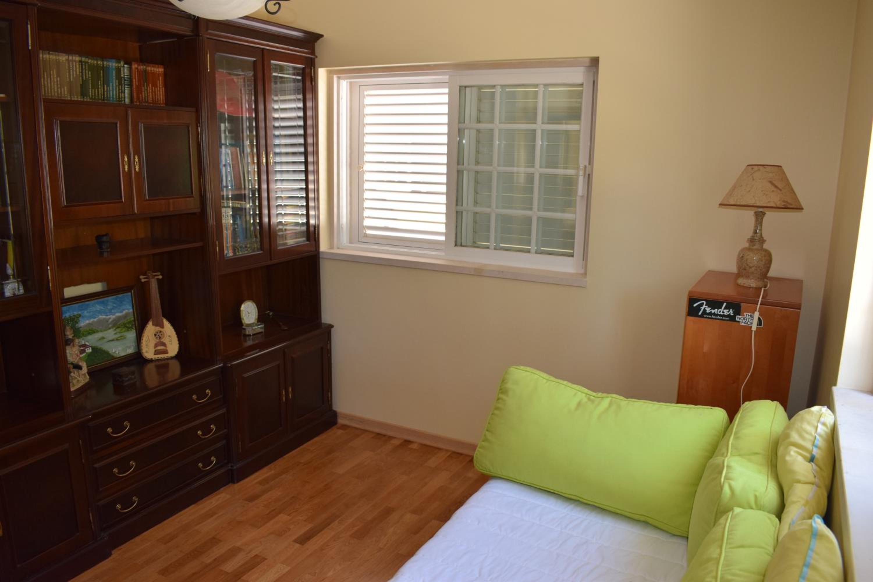 Seven-Bedroom House photo 1