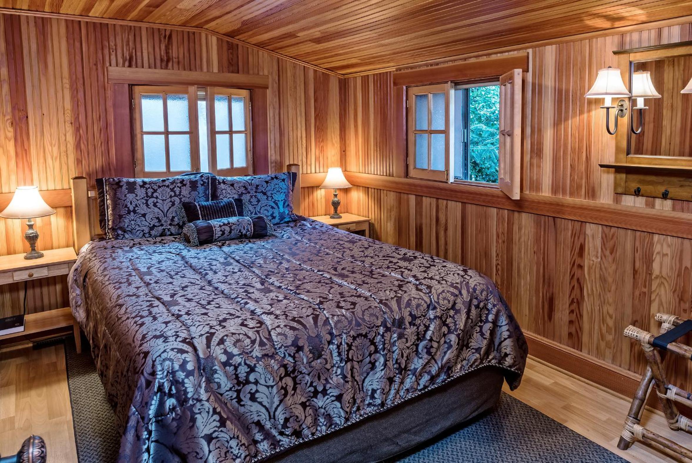 Deluxe Double Room (2 Adults + 1 Child) - Photo 1