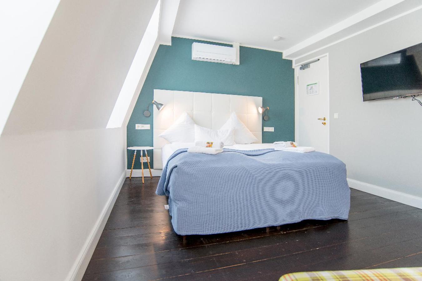 Suite - Photo 12