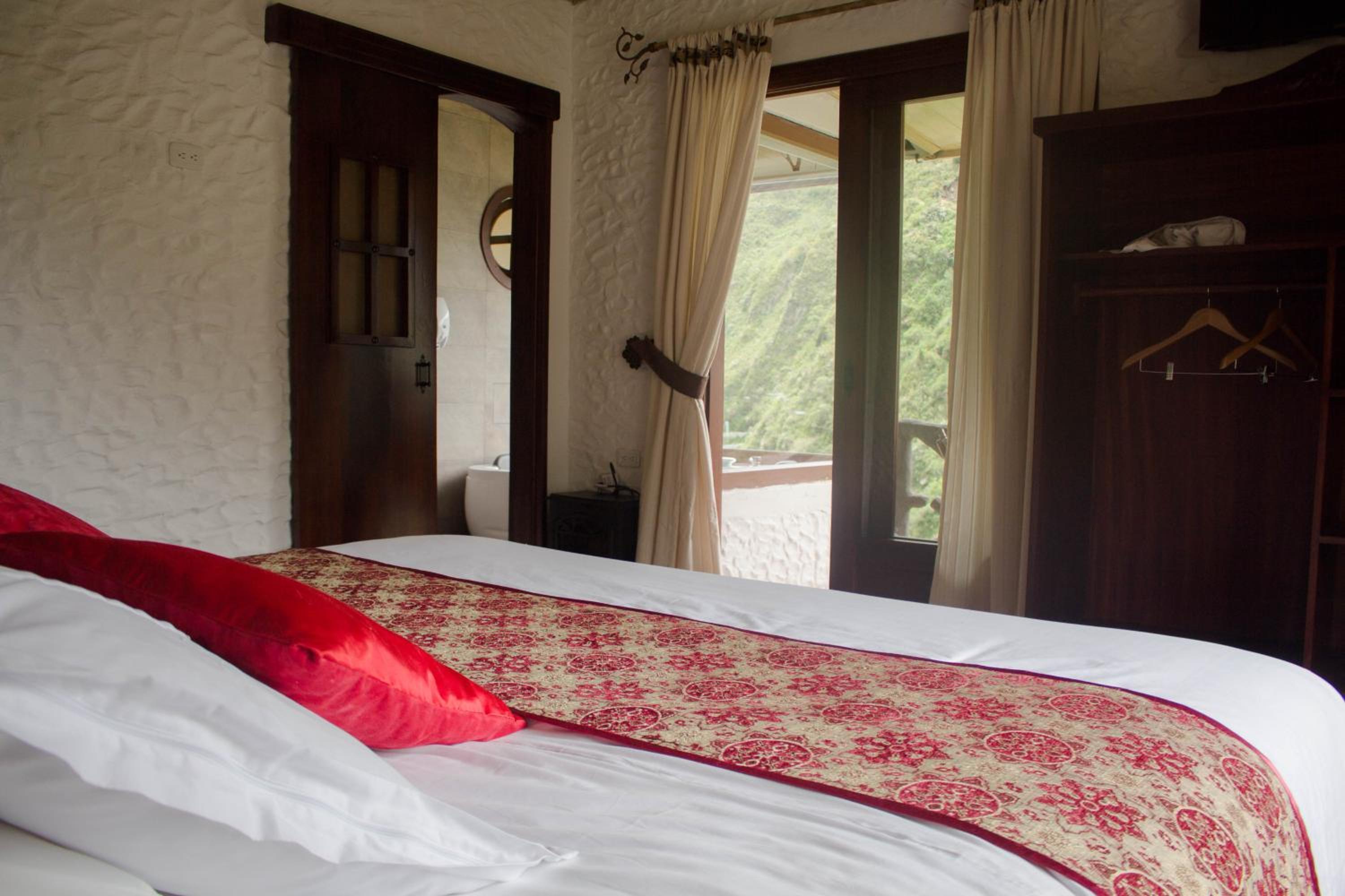 Deluxe King Room photo 2