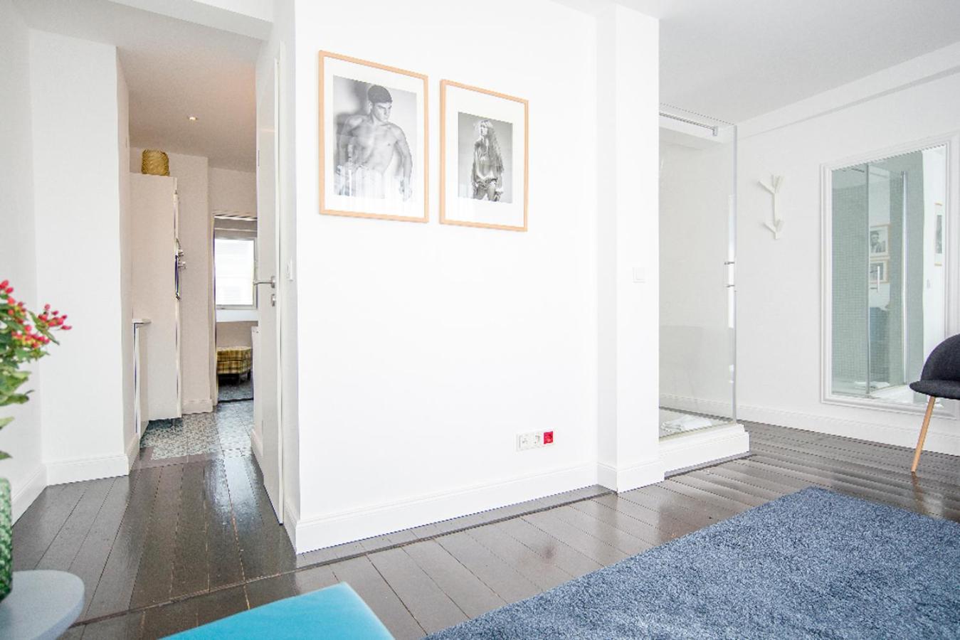 Suite - Photo 16