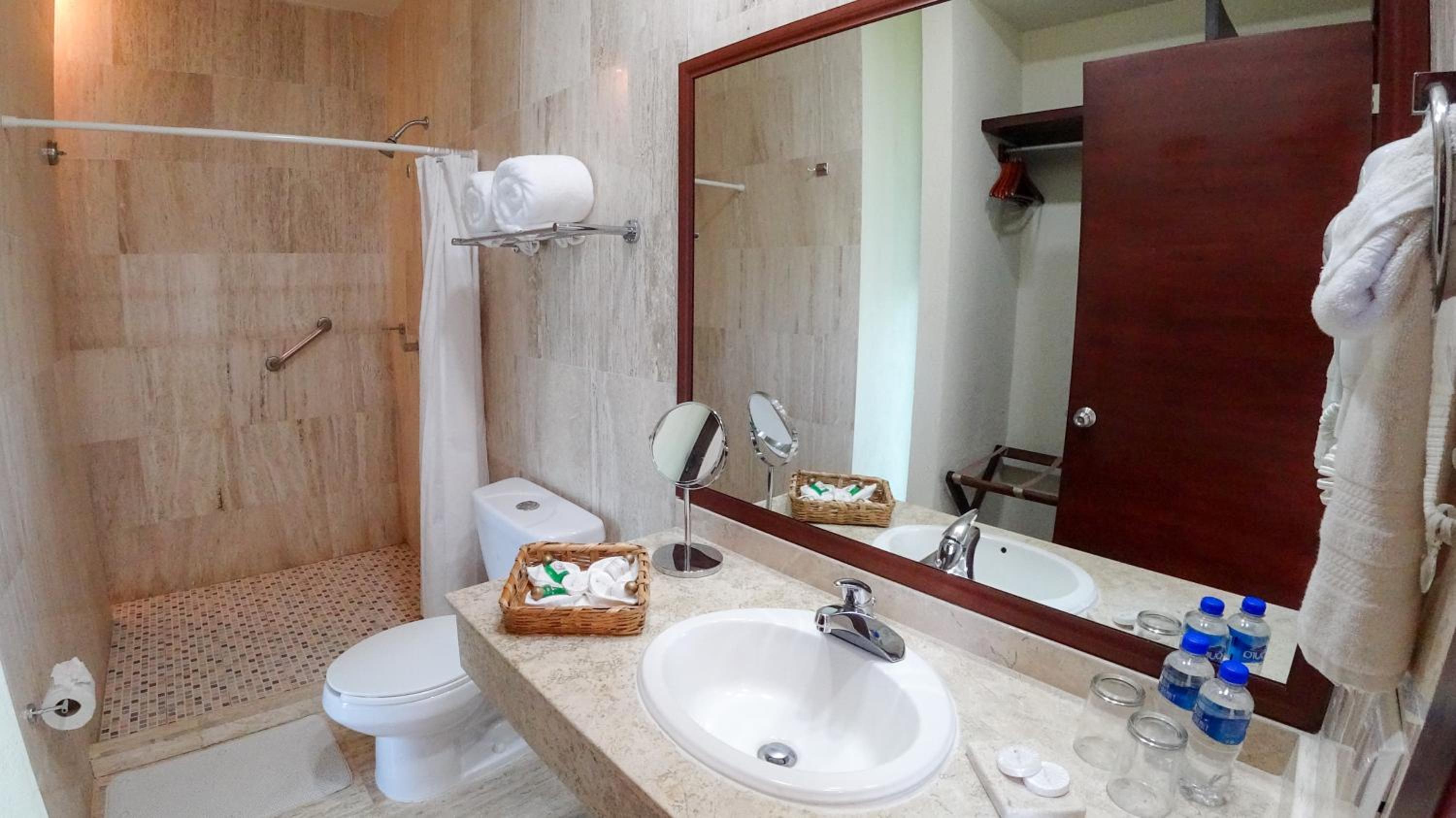 Suite with Private Pool - Photo 4
