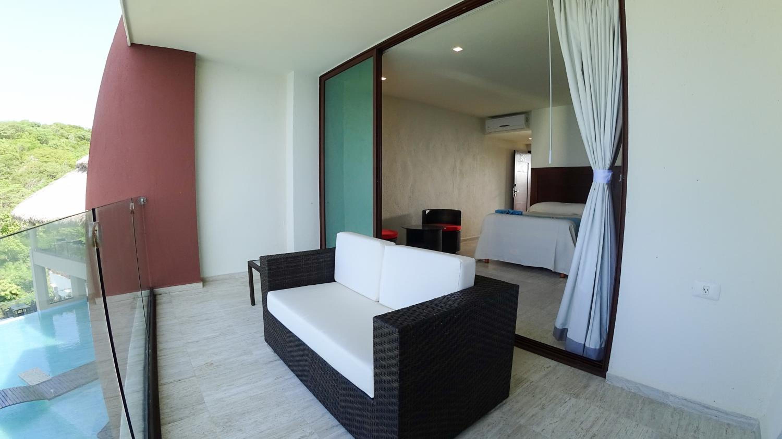Queen Suite with Sea View - Photo 4