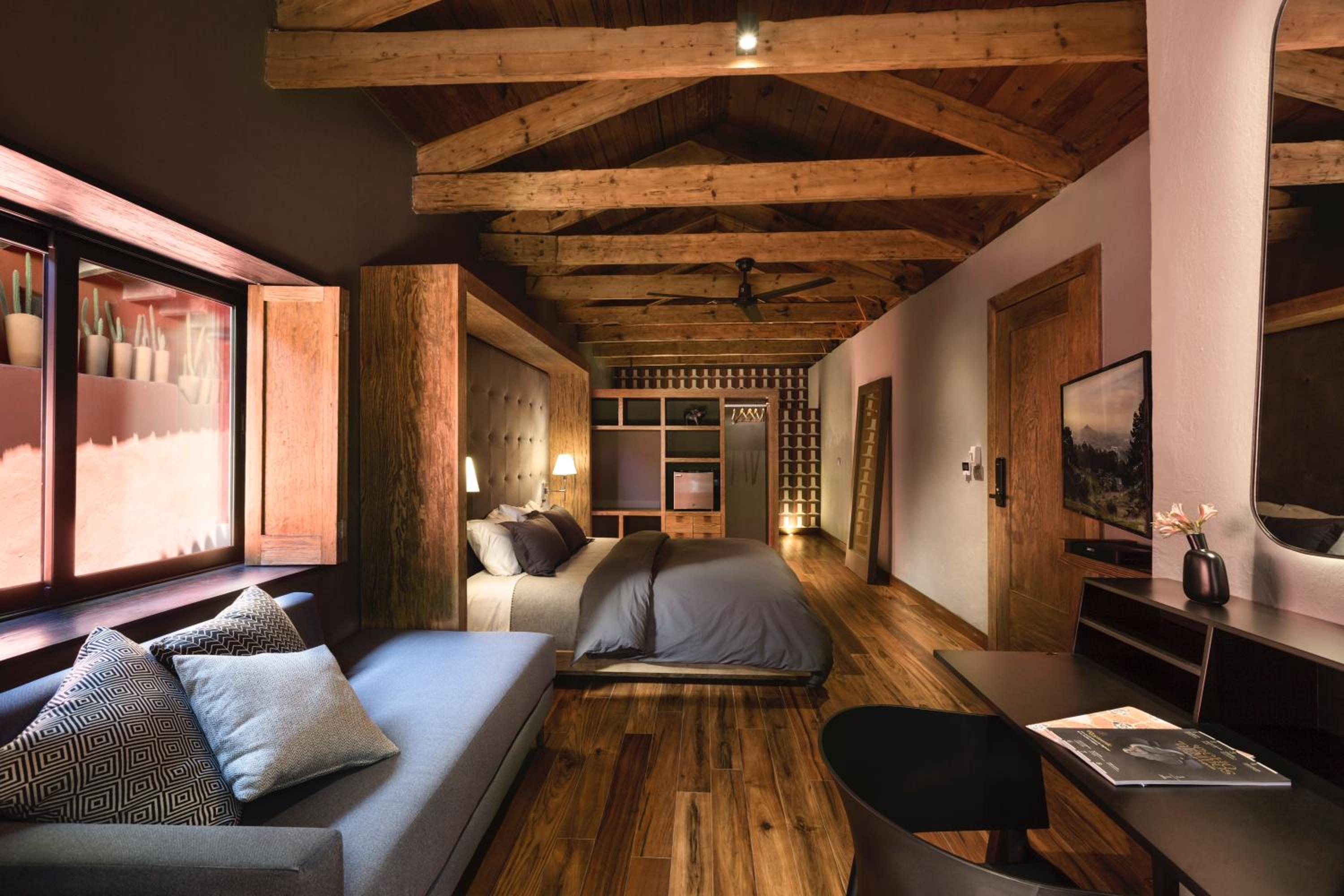 Deluxe King Room - Photo 3