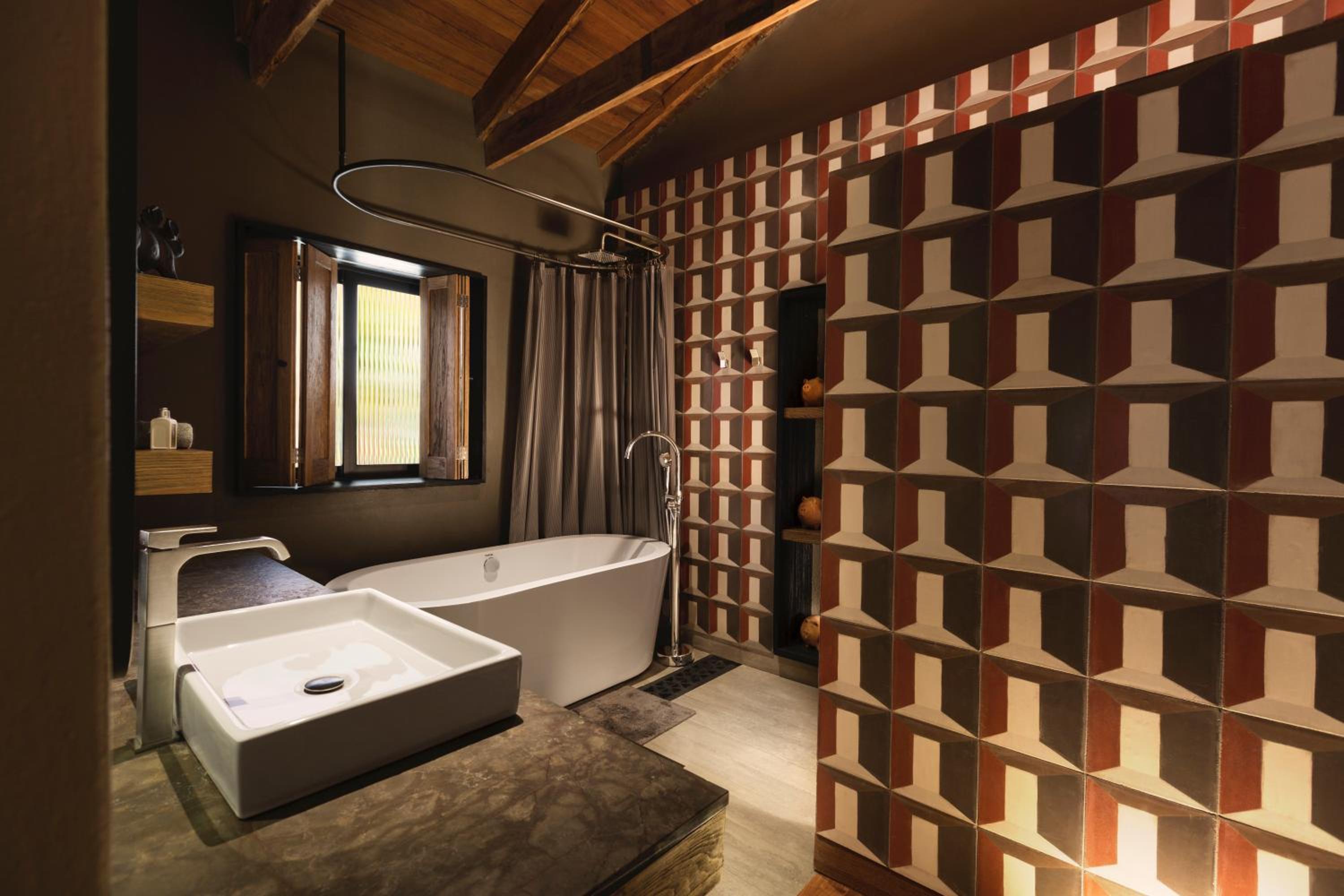 Deluxe King Room - Photo 5