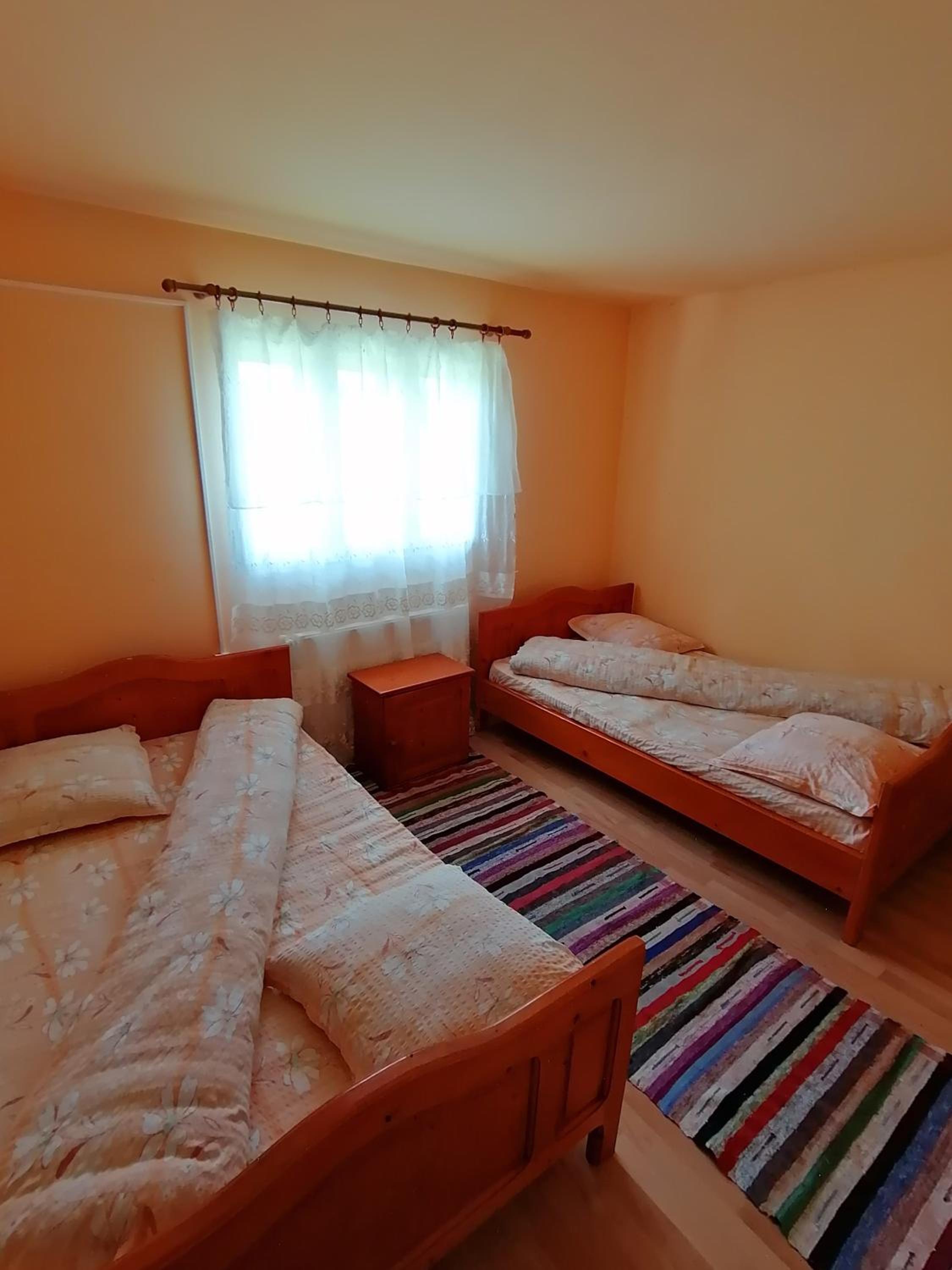 Quadruple Room with Shared Bathroom photo 2