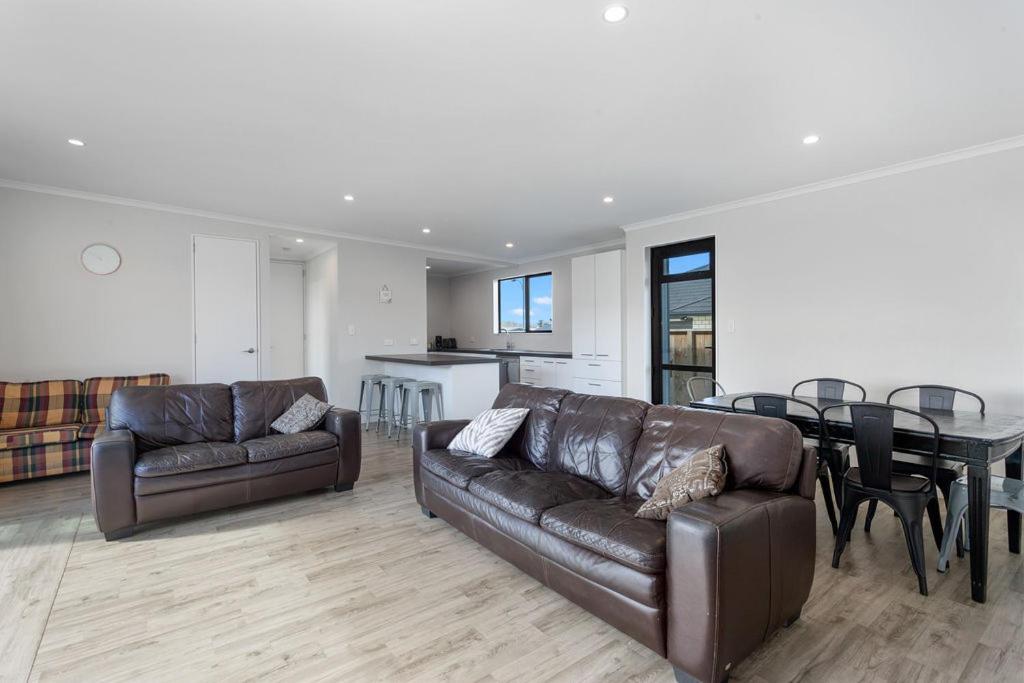 Three-Bedroom House photo 3