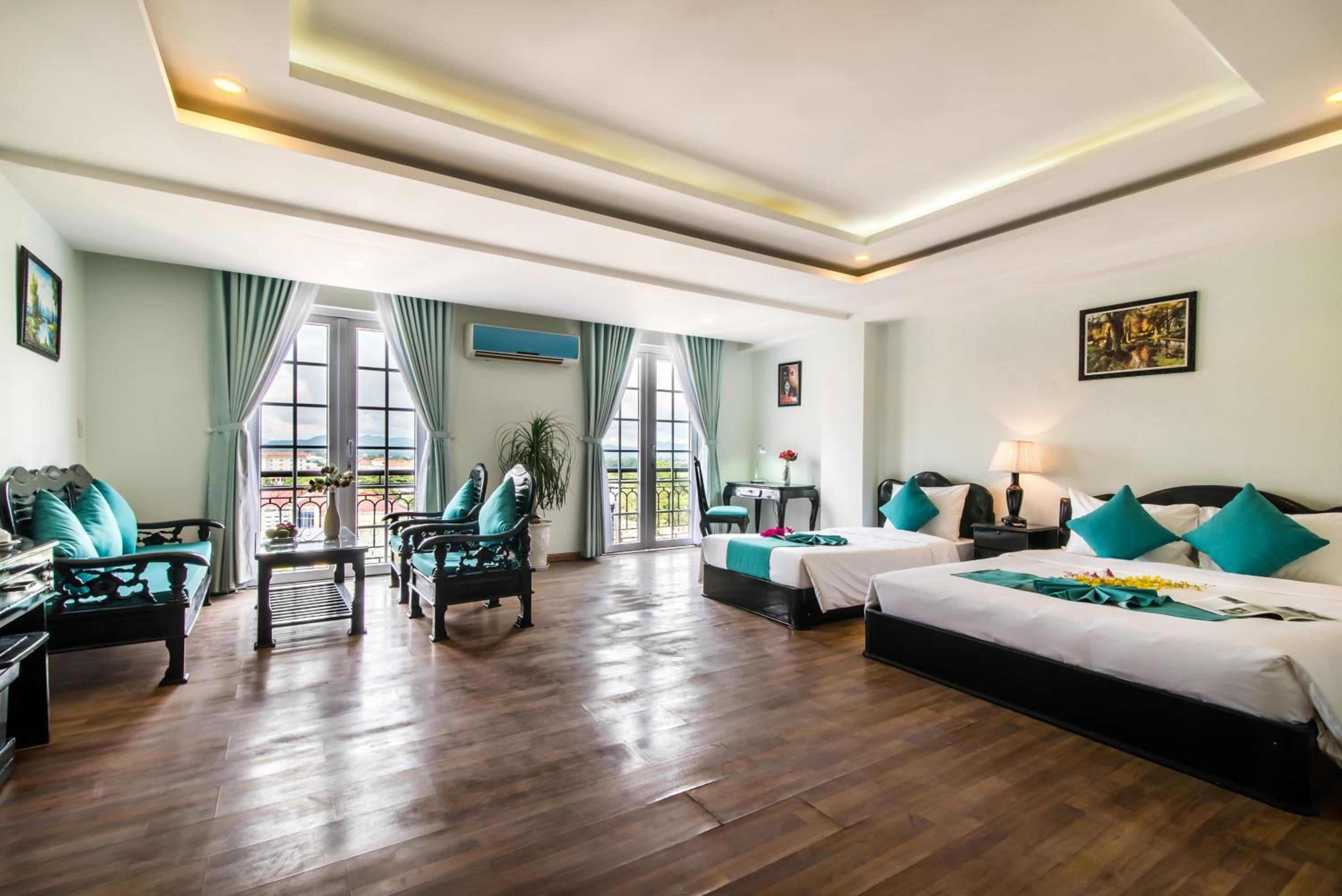 Standard Family Room with free breakfast, dinner and laundry photo 2