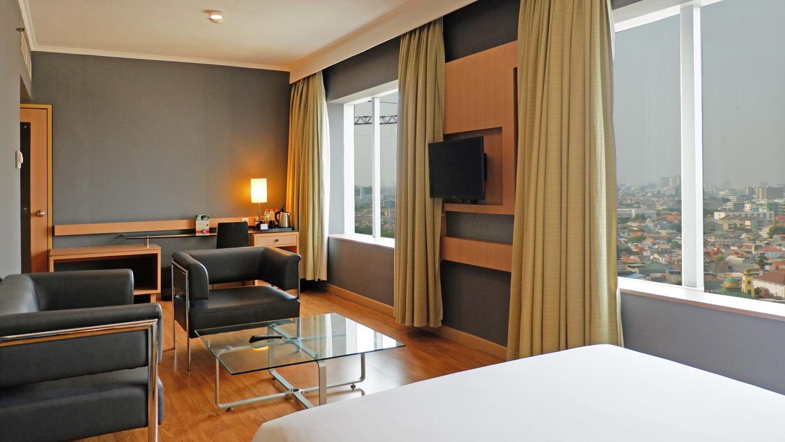 Suite - Photo 1