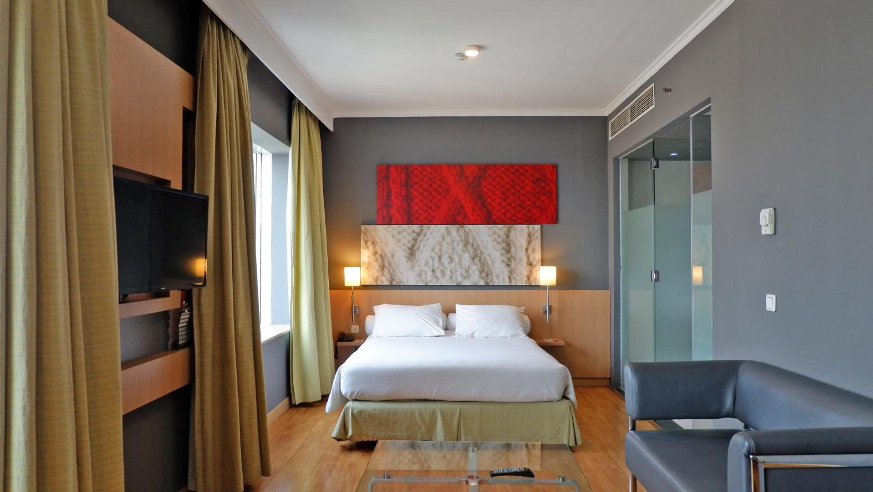 Suite - Photo 3