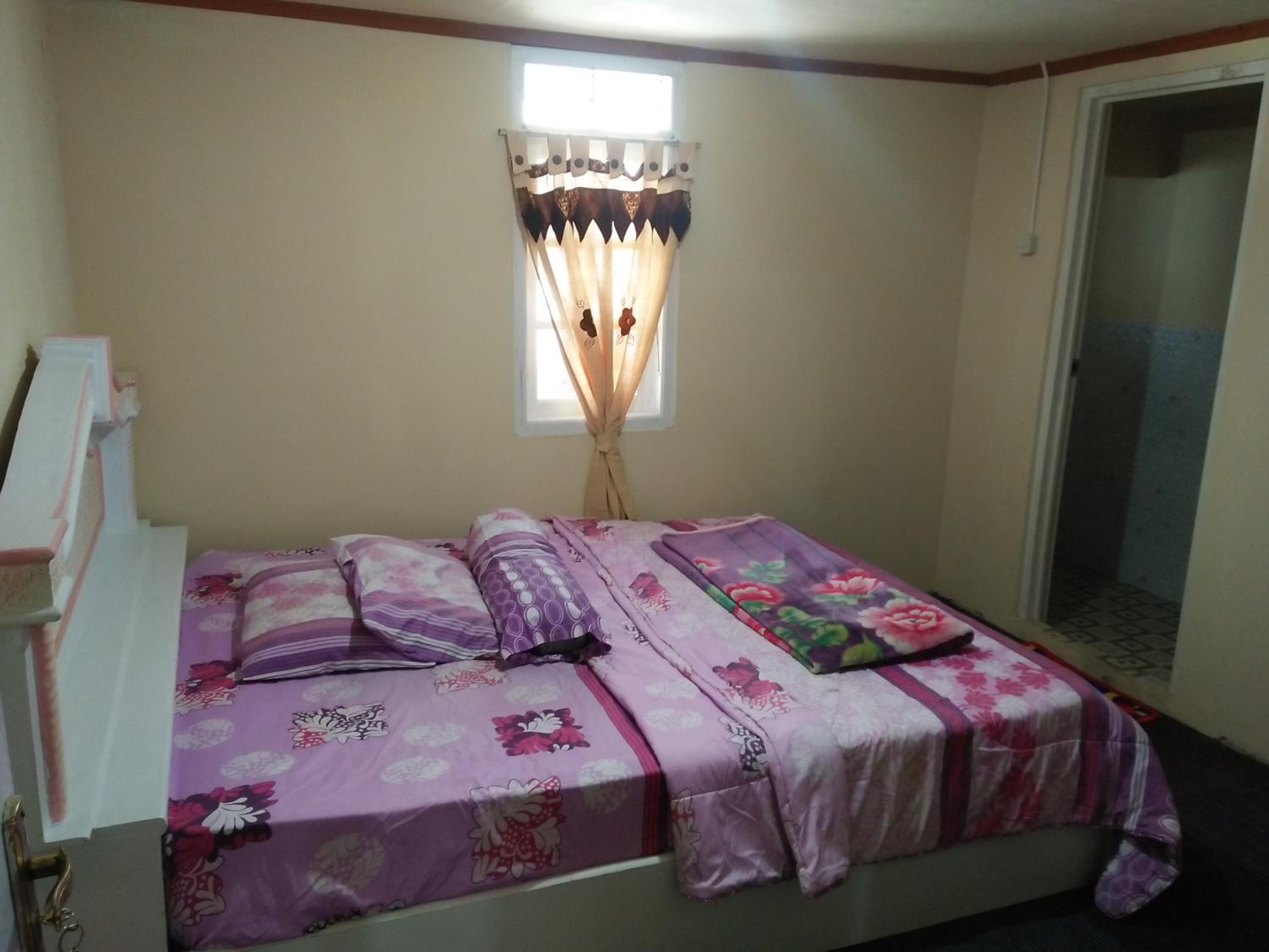 Three-Bedroom House photo 2