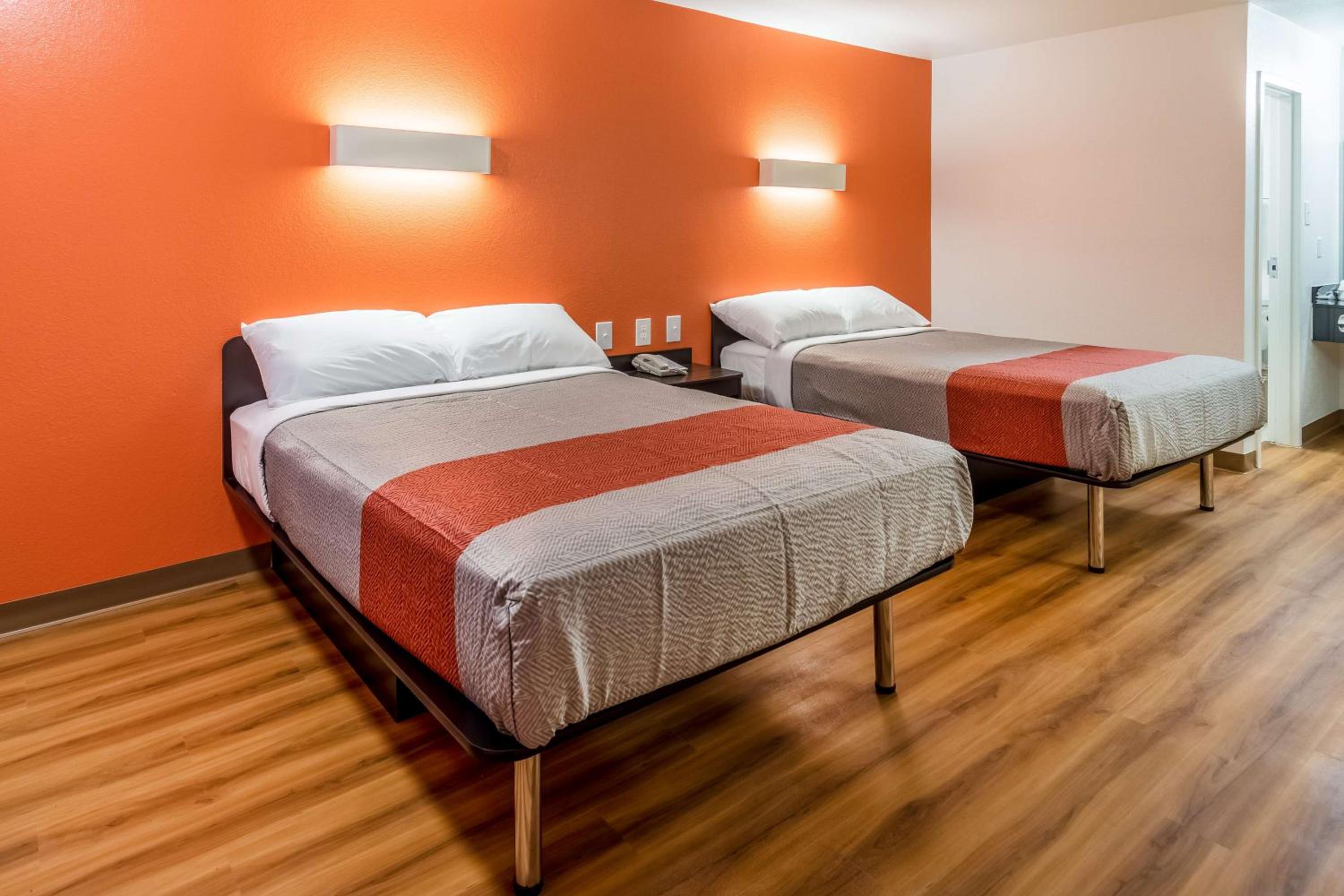 Quadruple Room - Non-Smoking - Photo 6
