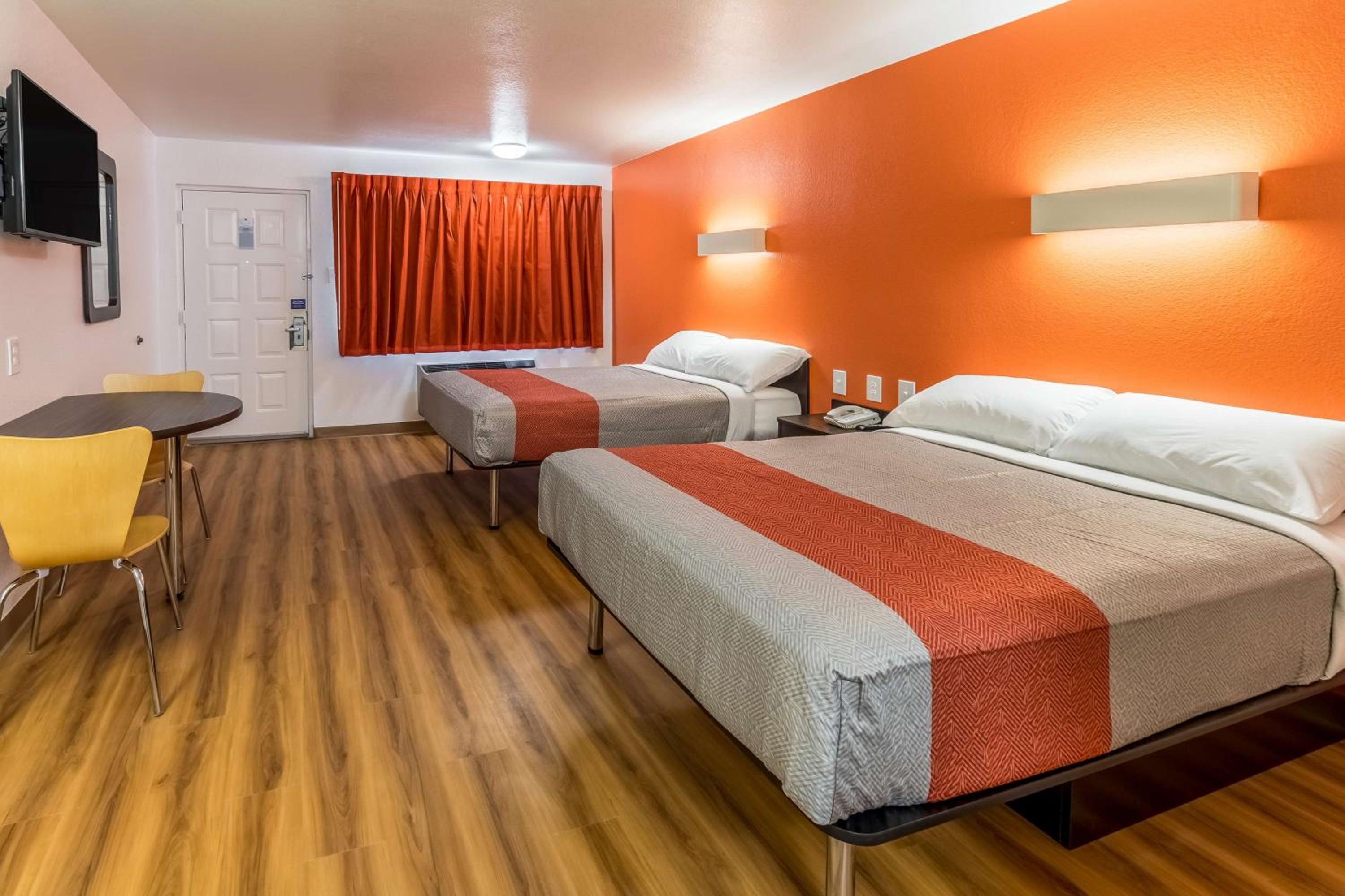 Quadruple Room - Non-Smoking - Photo 1