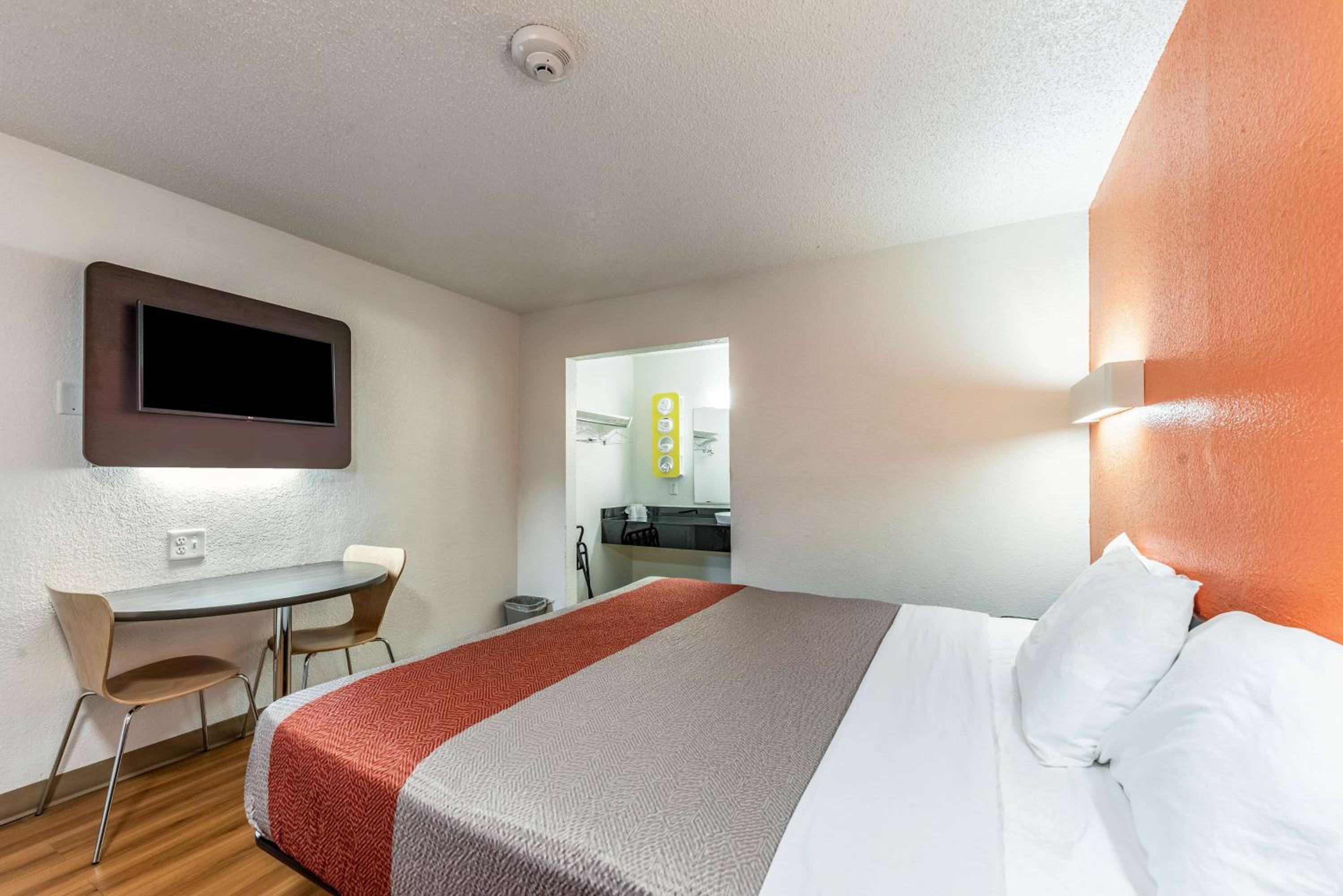 King Room - Disability Access - Non-Smoking photo 3