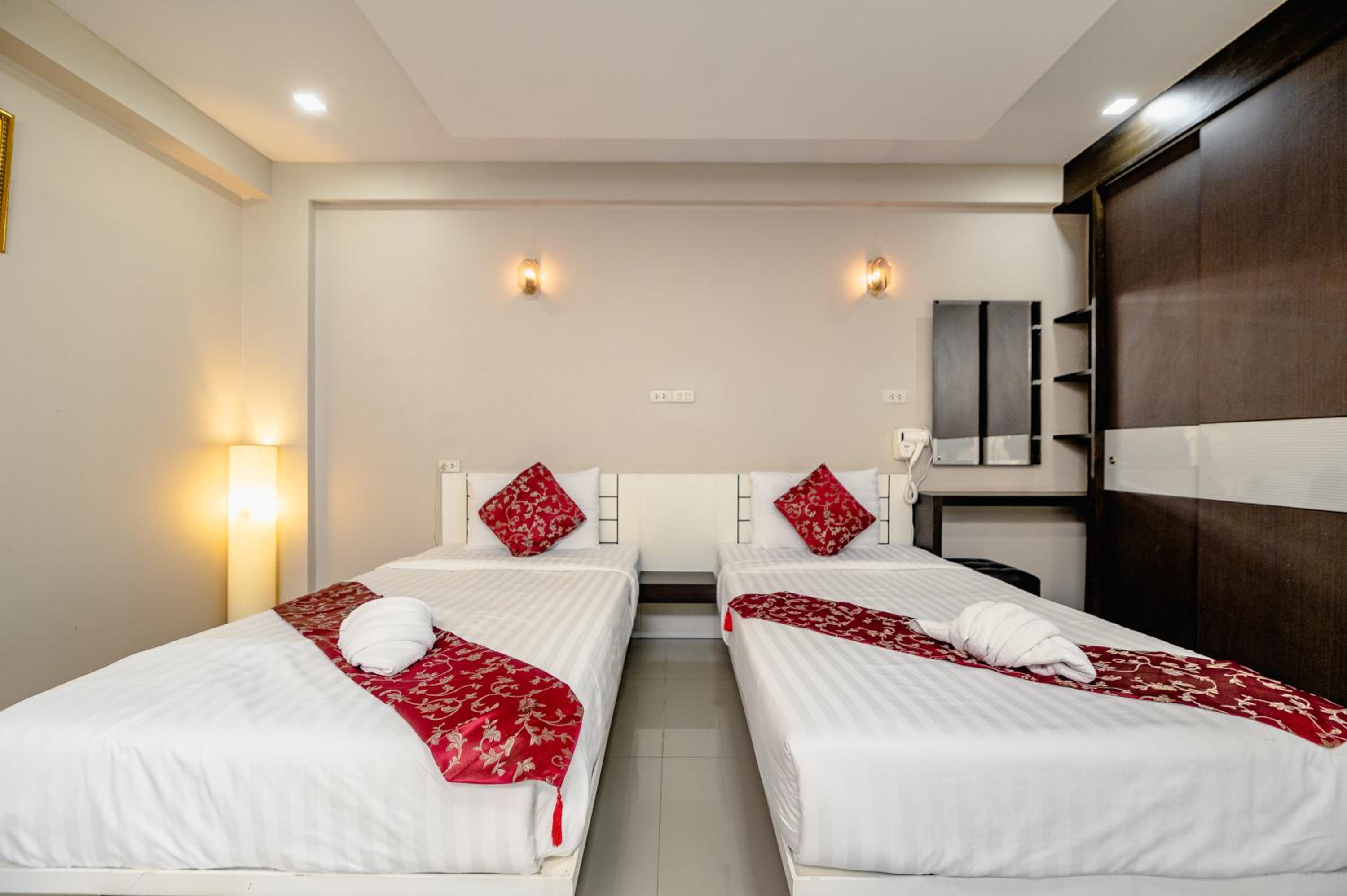 Deluxe Twin Room photo 3