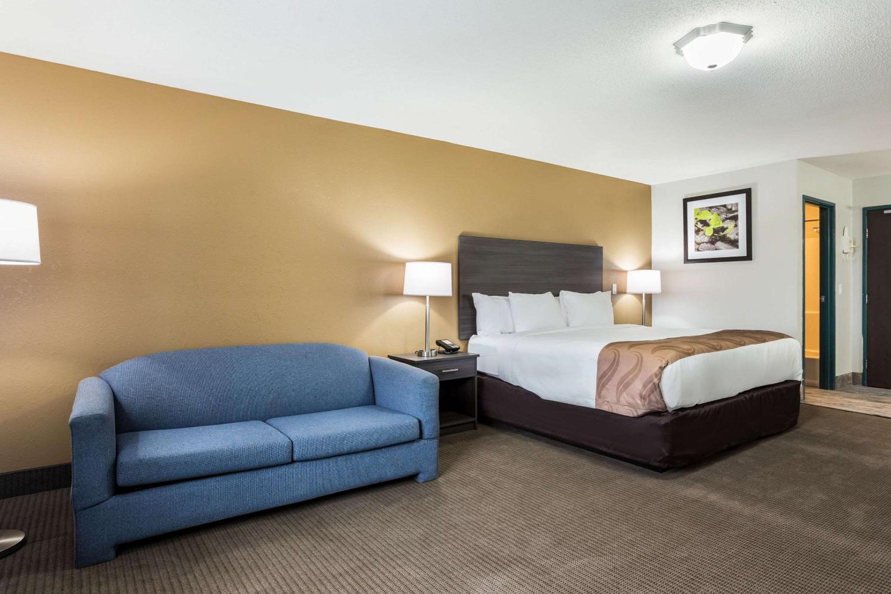 King Suite with Sofa Bed - Non-Smoking - Photo 1