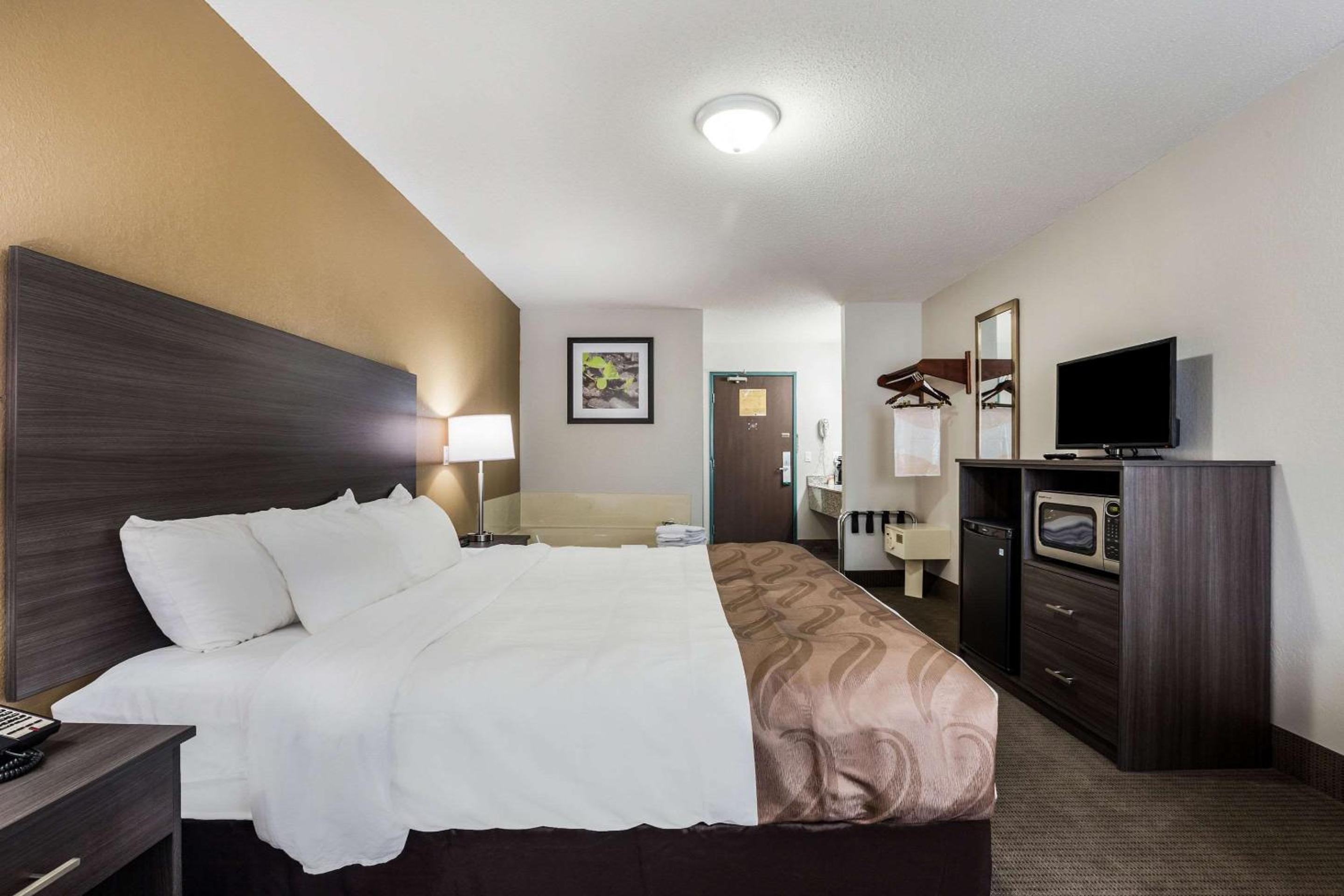King Room with Whirlpool - Non-Smoking