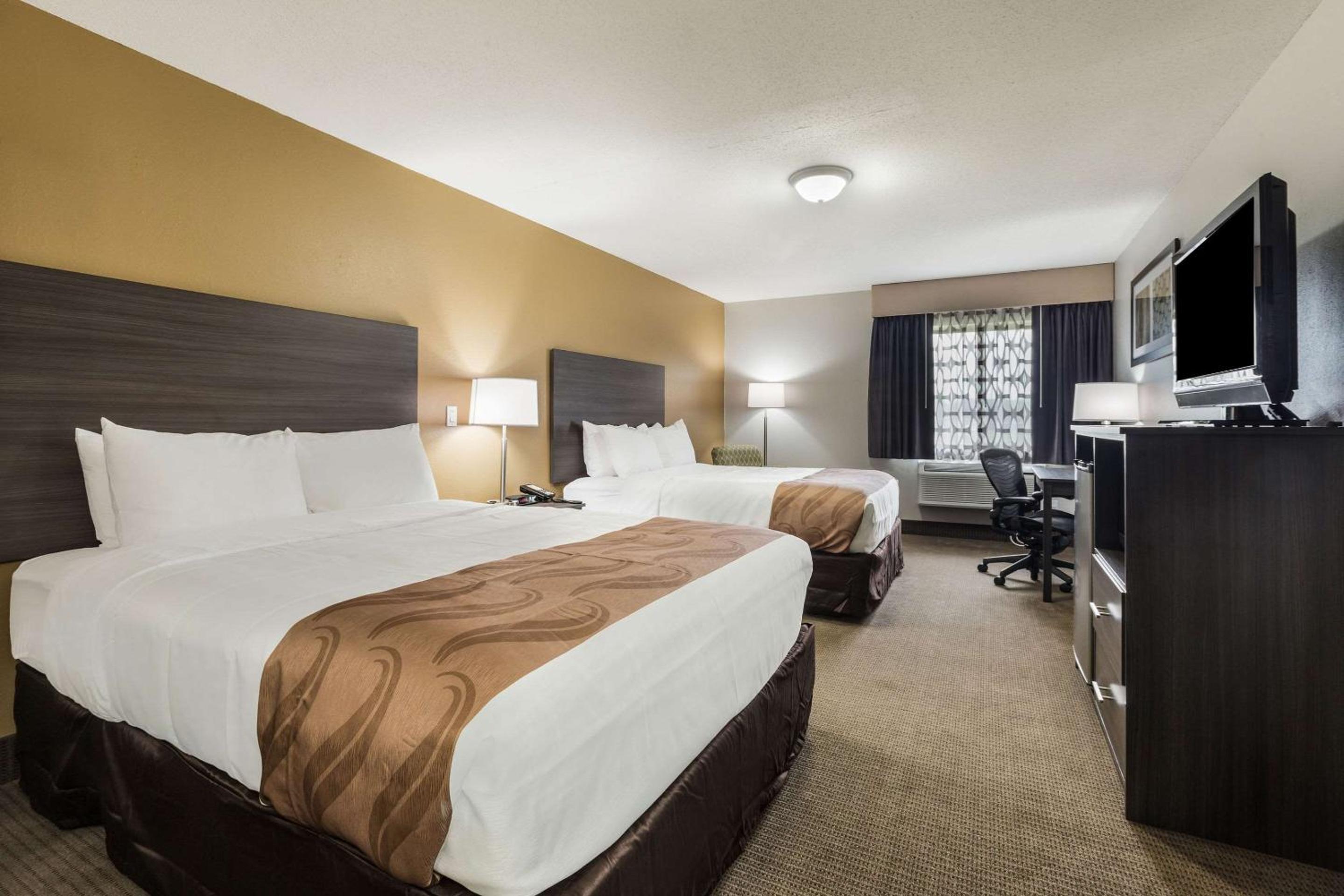Queen Room with Two Queen Beds - Non-Smoking - Photo 1