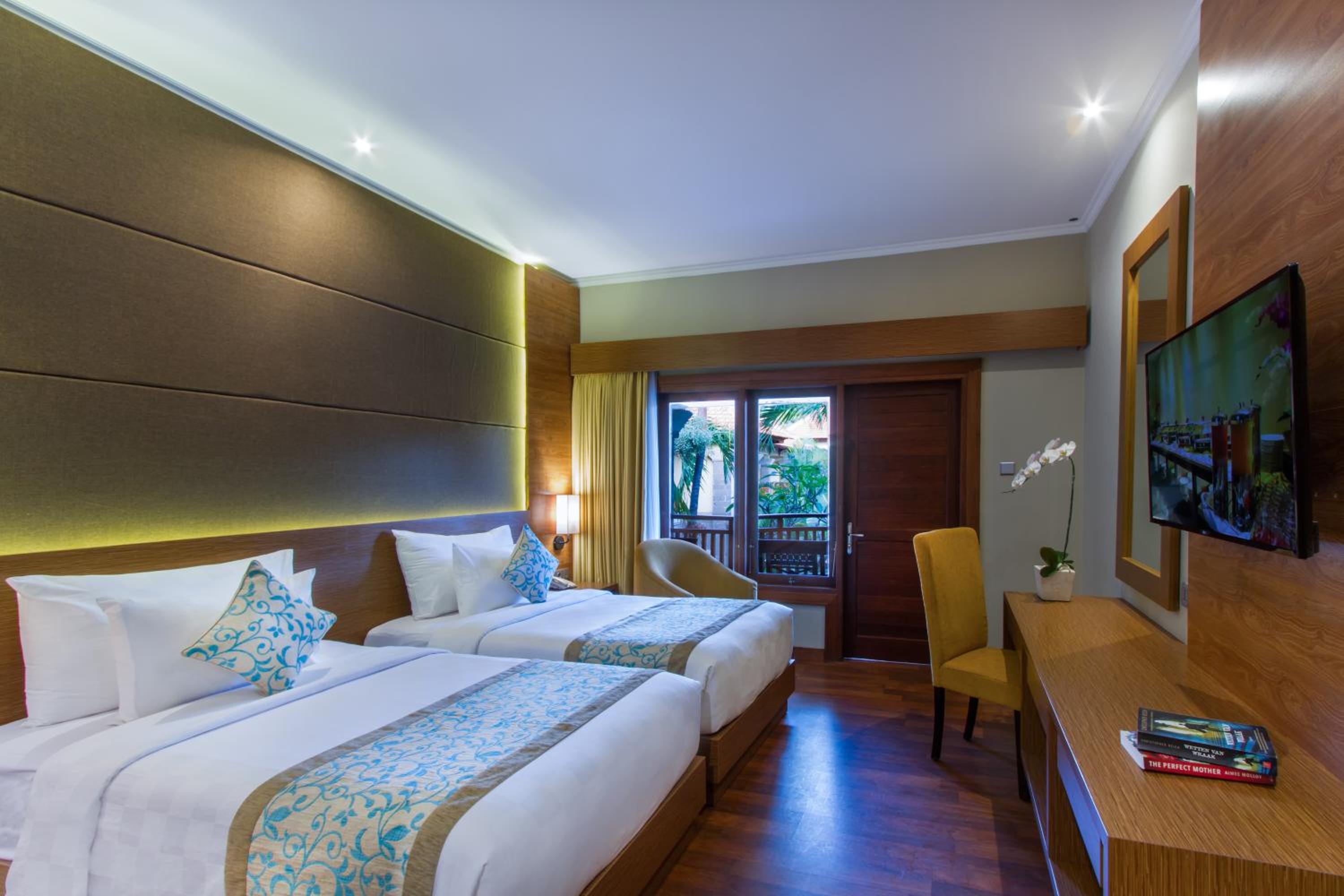 Premier Room with Pool View - Photo 1