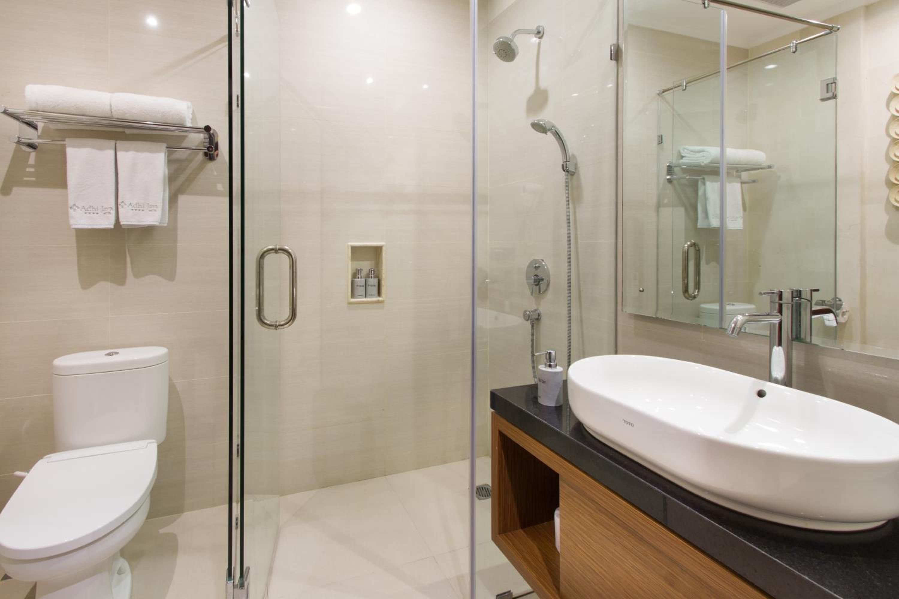 Premier Room with Pool View - Photo 2