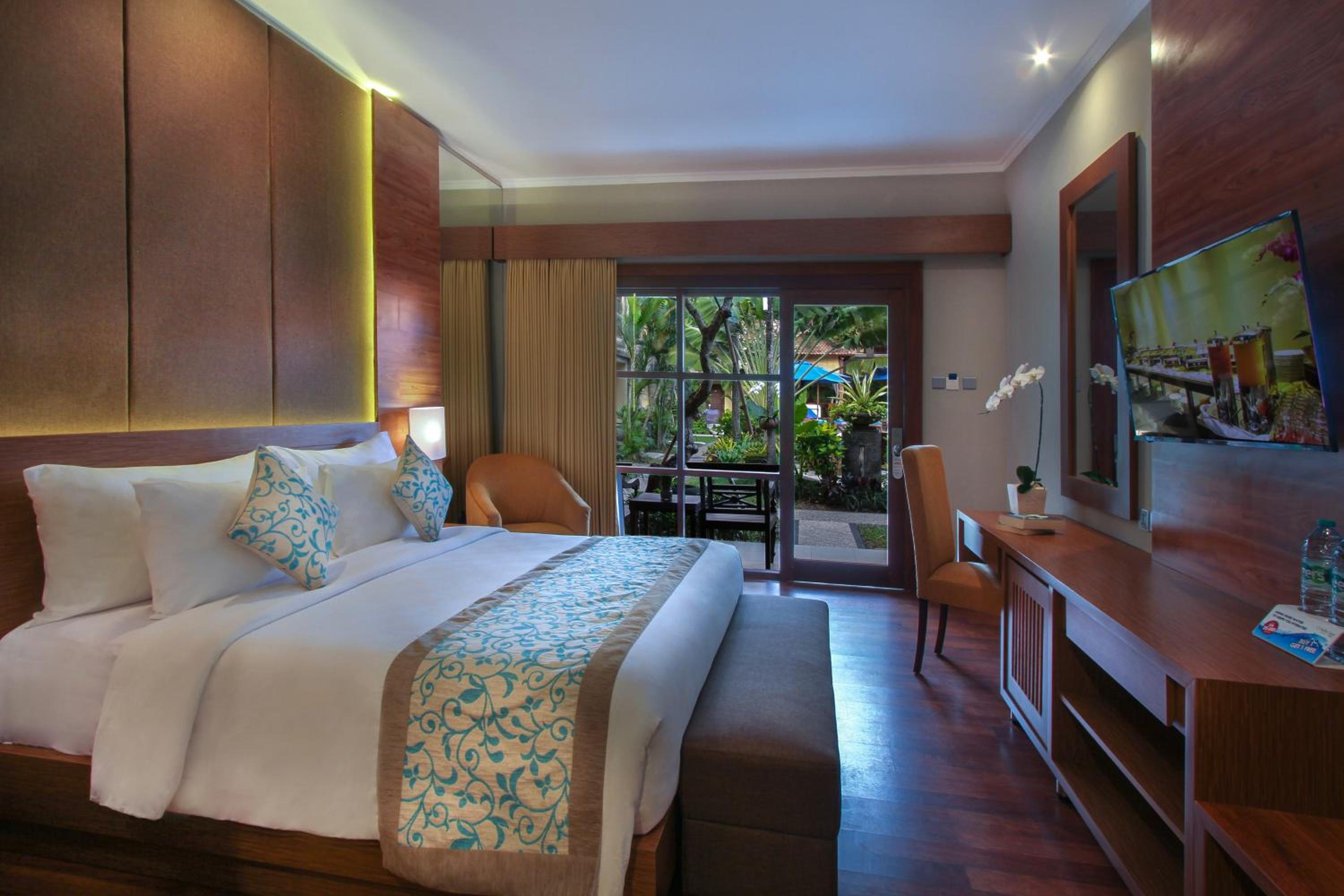 Premier Room with Pool Access - Photo 1