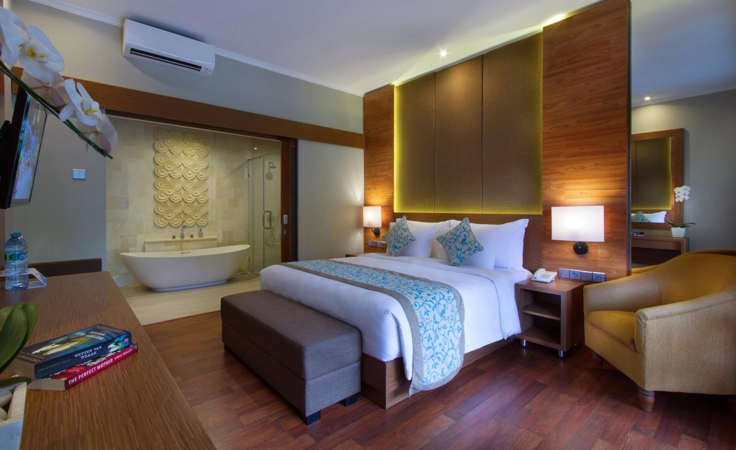 Premier Room with Pool Access - Photo 2