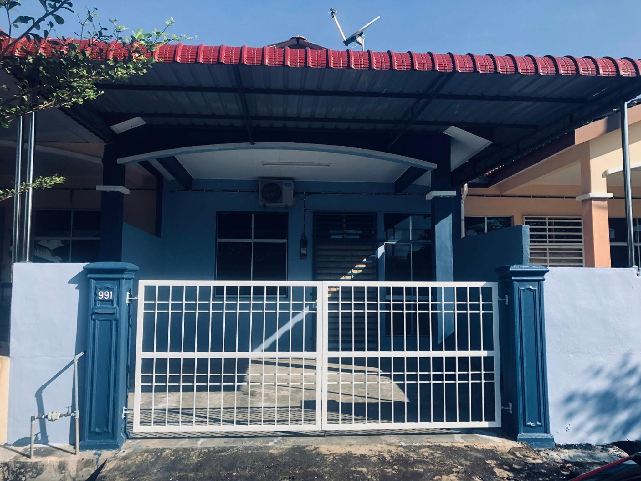 Three-Bedroom House photo 1