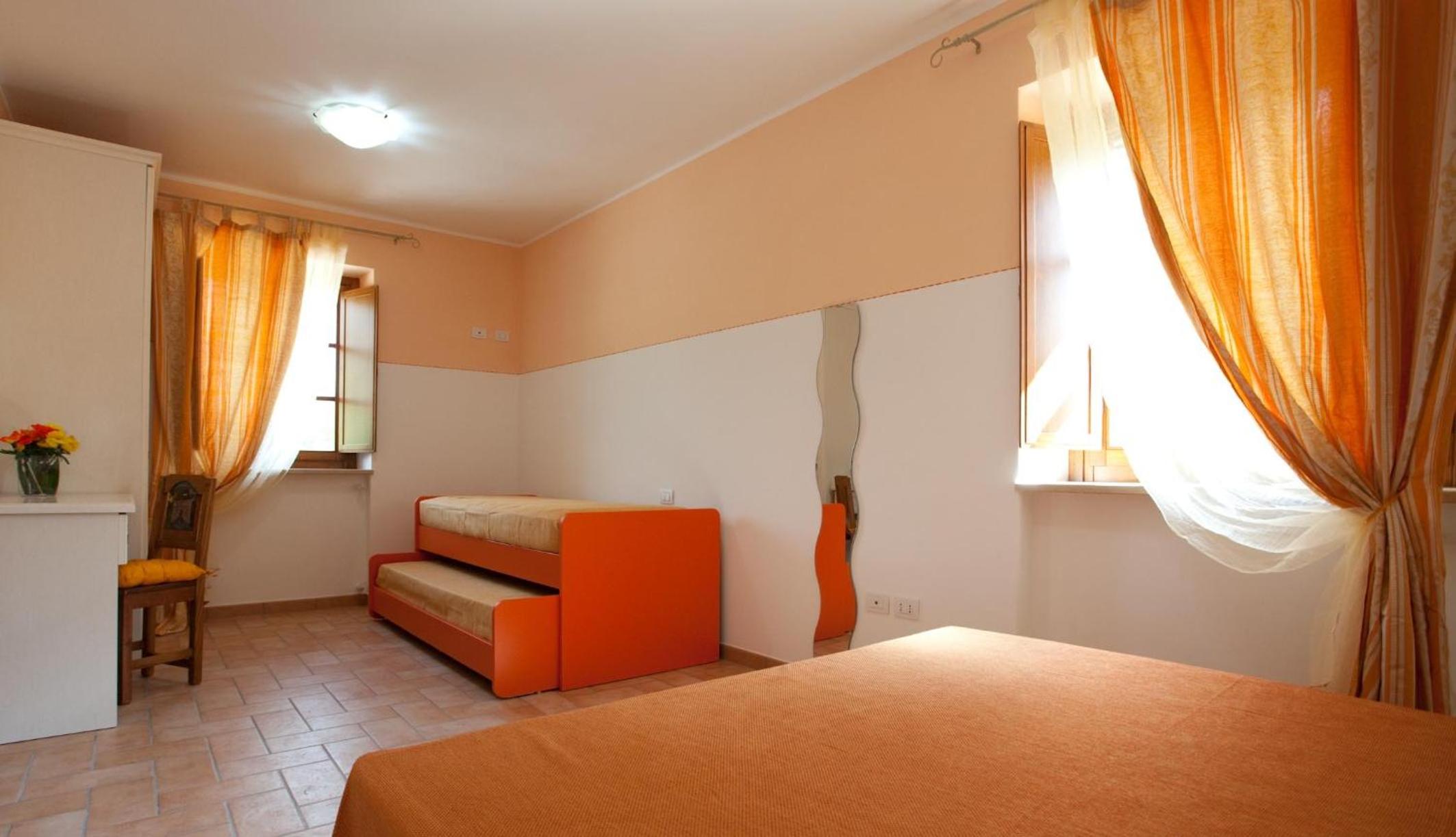 Double Room - Photo 8