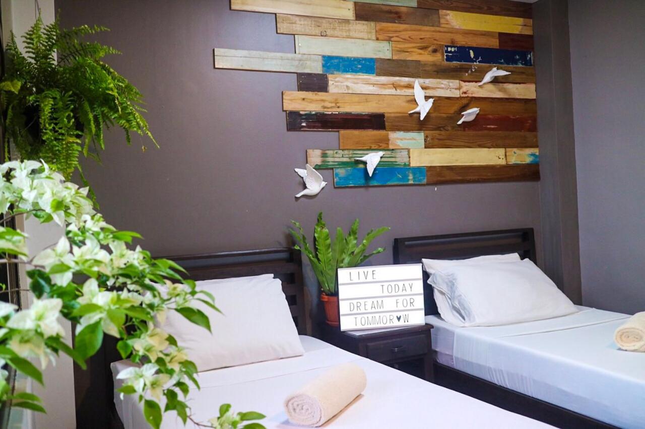 	Standard Double Room with Private Bathroom - Photo 4