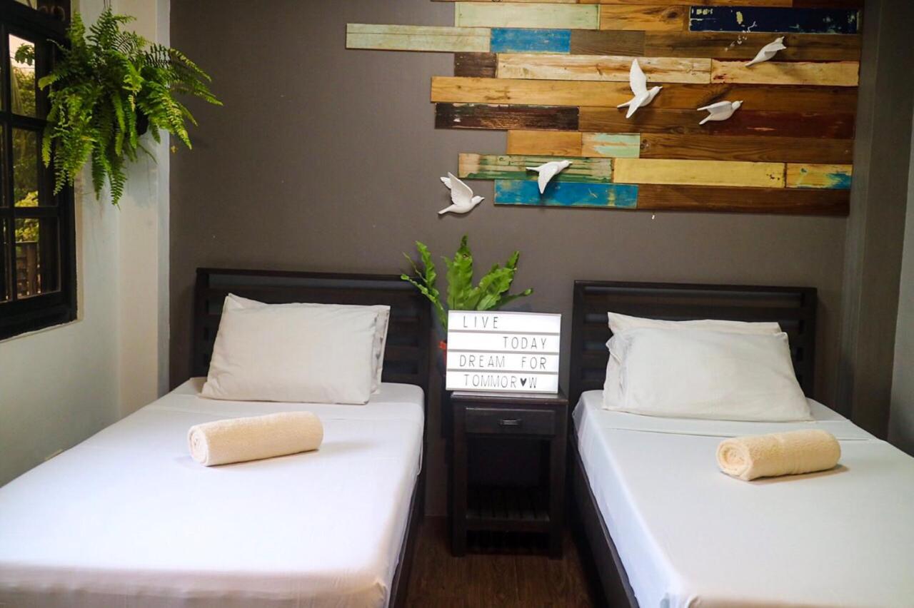 	Standard Double Room with Private Bathroom - Photo 3