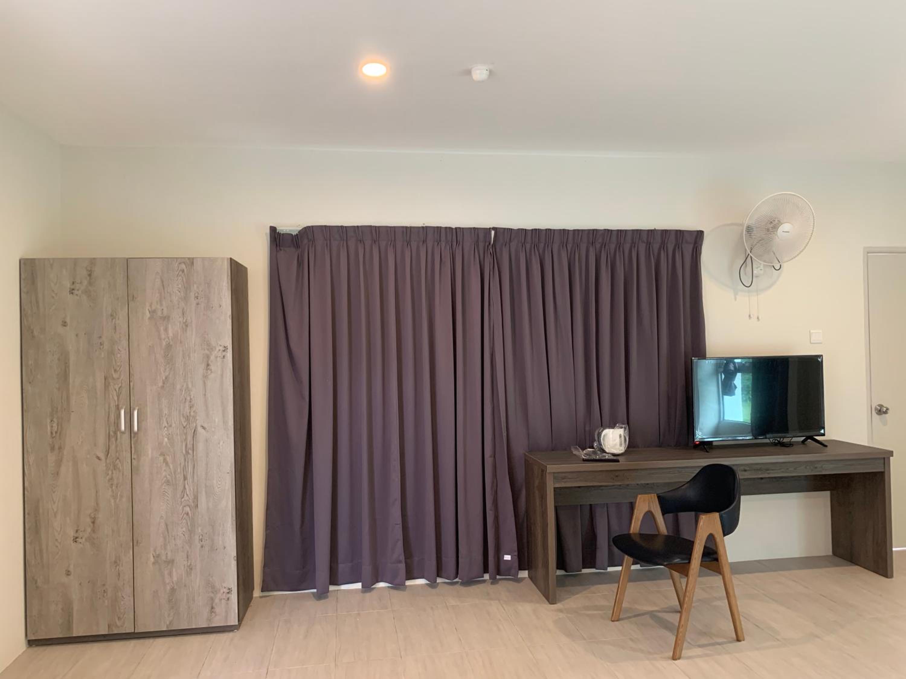 Family Room with Mountain View - Photo 4