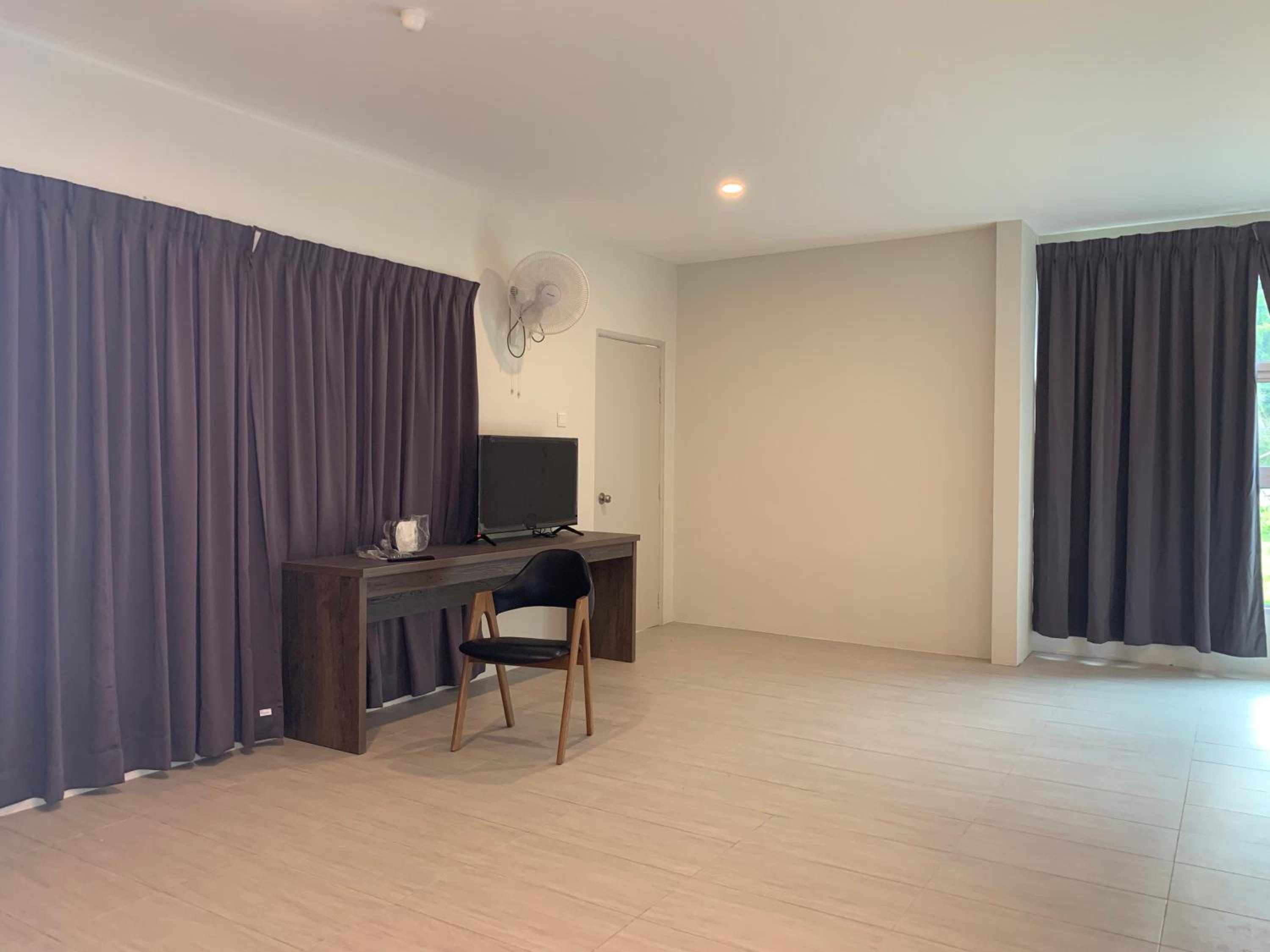 Family Room with Mountain View - Photo 5