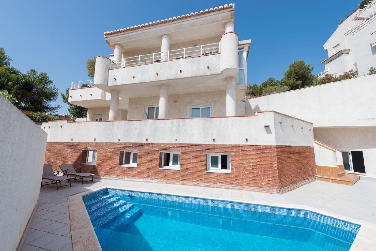 Villa photo 2