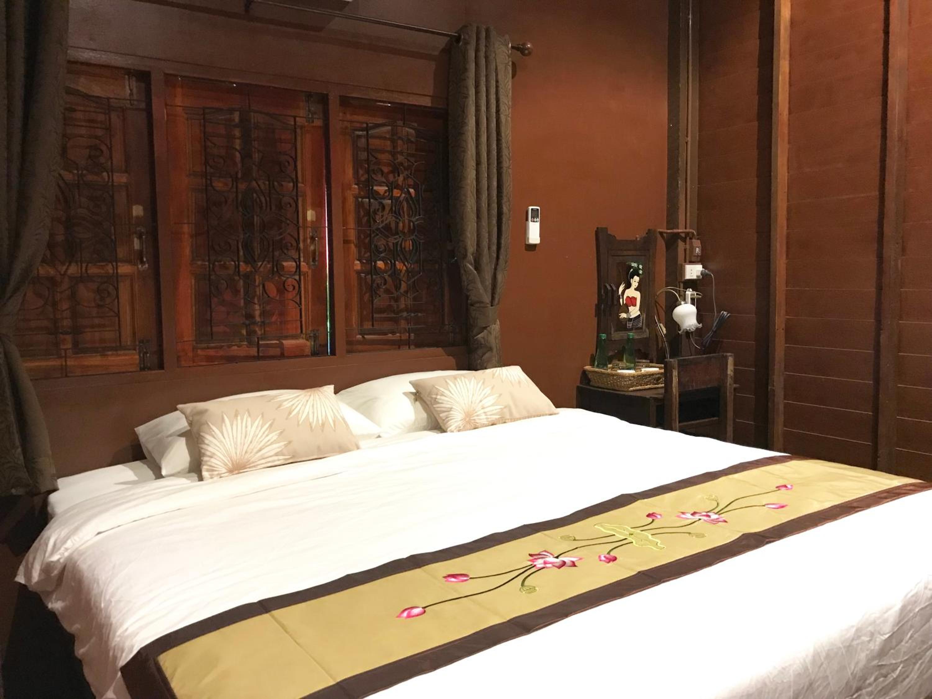 Deluxe King Room photo 1