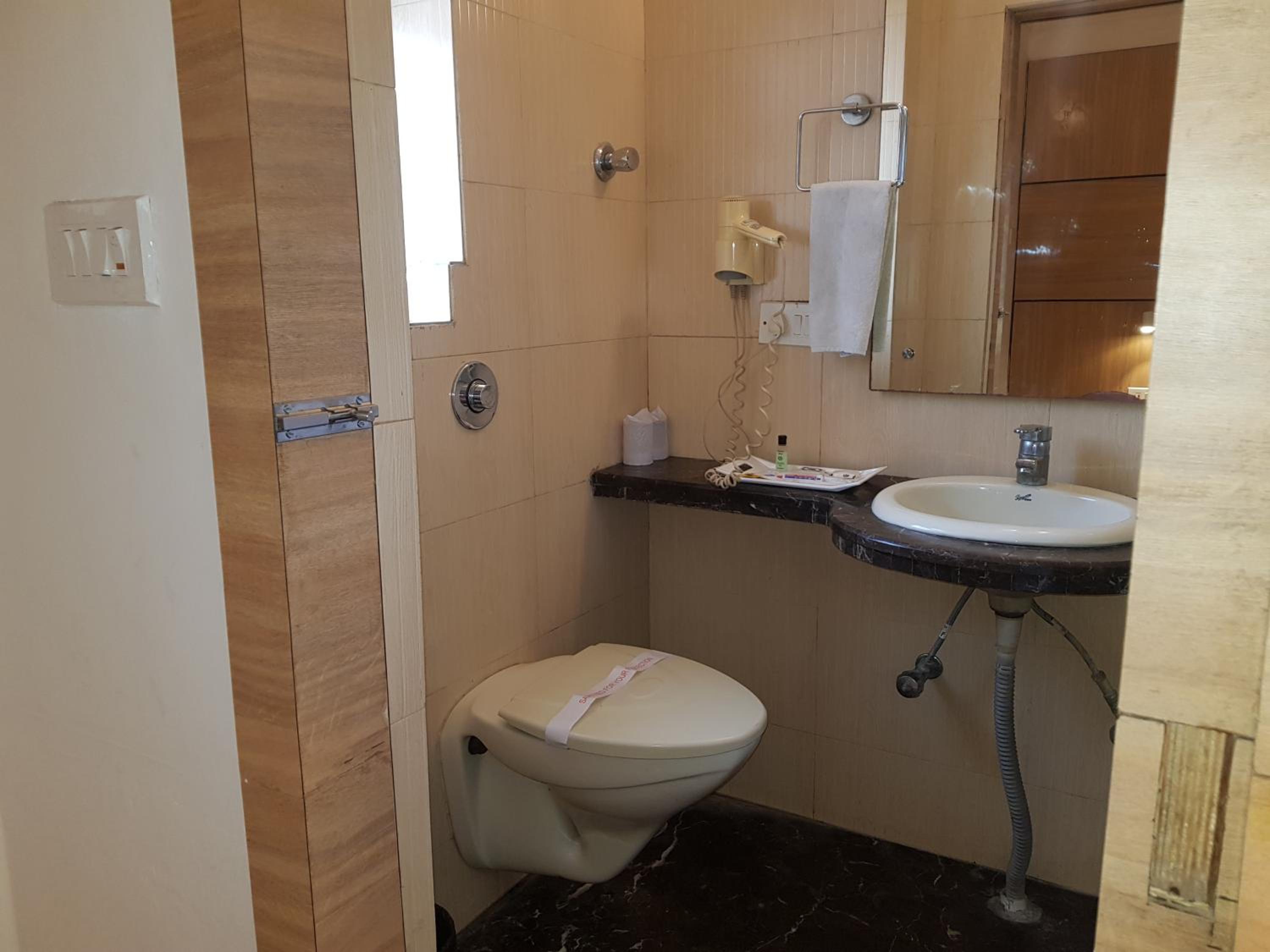 Deluxe Room - Photo 6