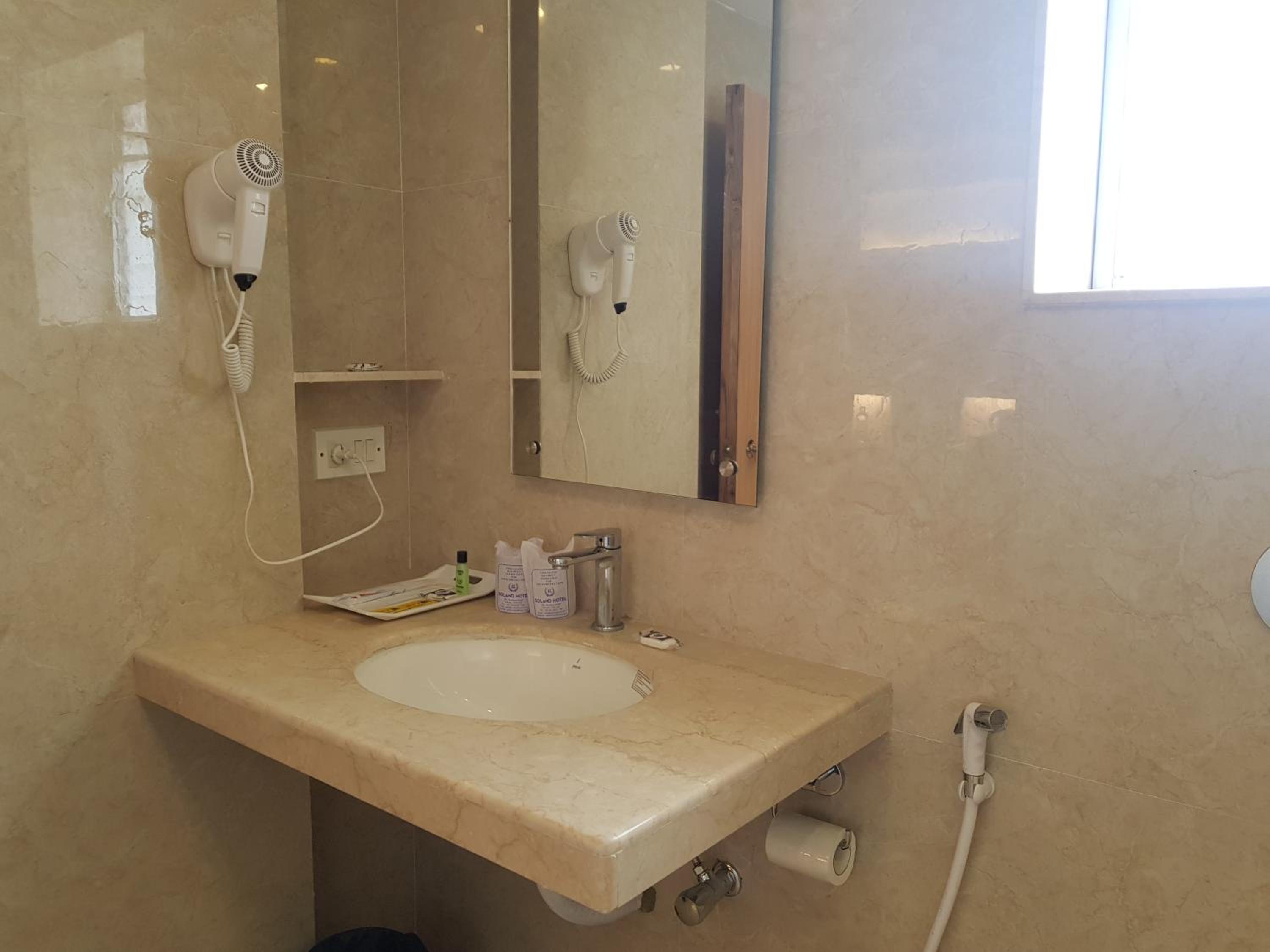 Suite - Photo 12