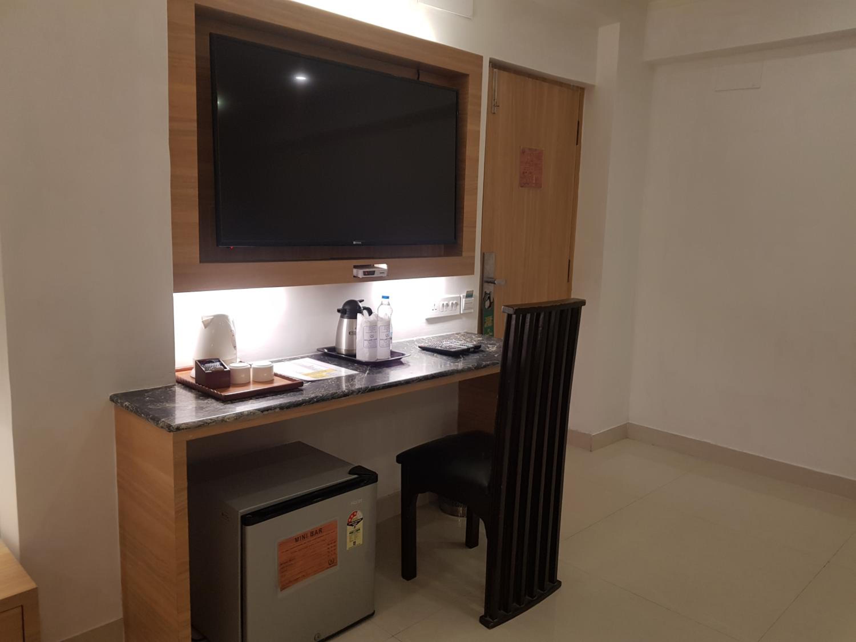 Suite - Photo 15