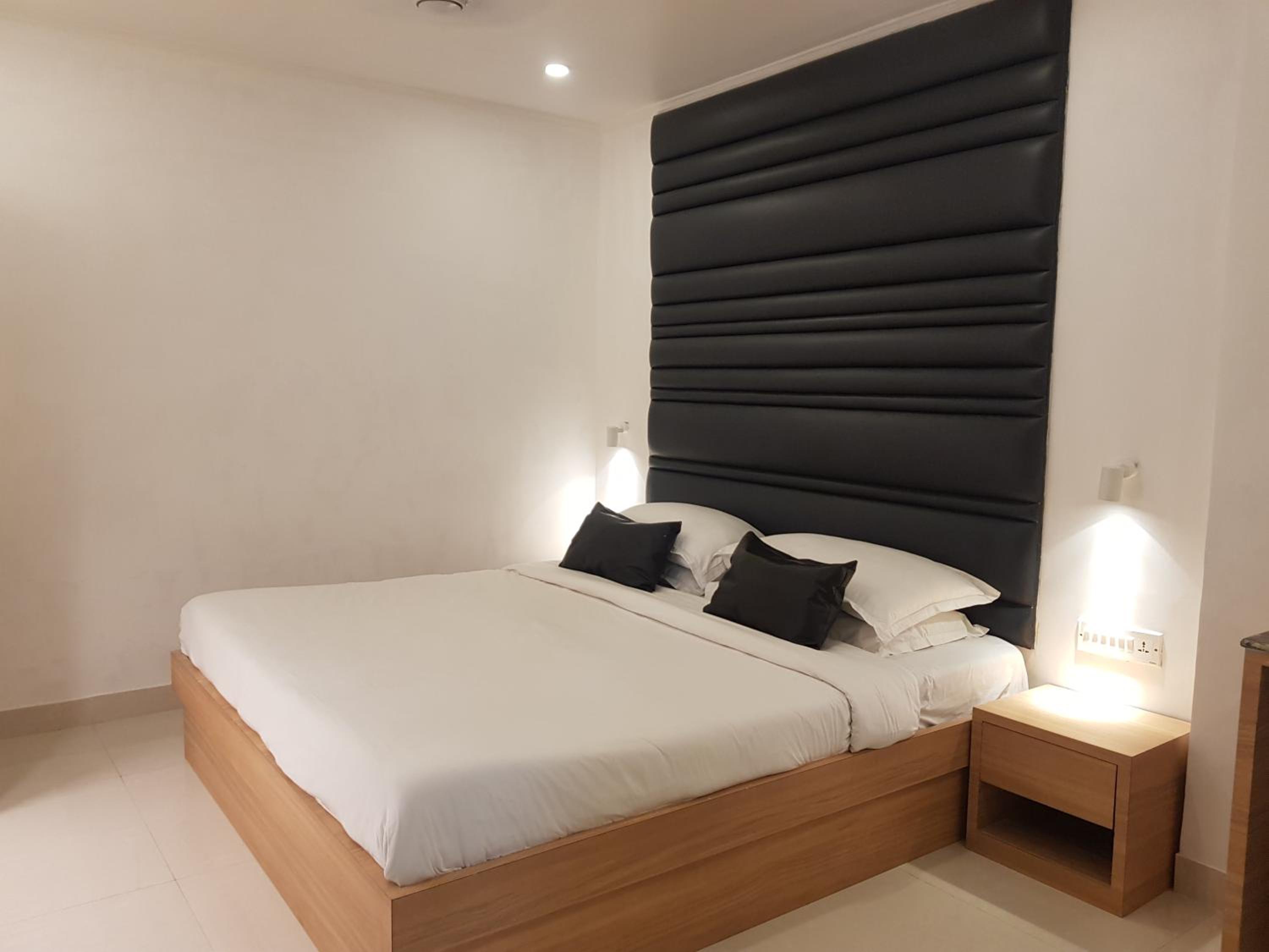 Suite - Photo 11