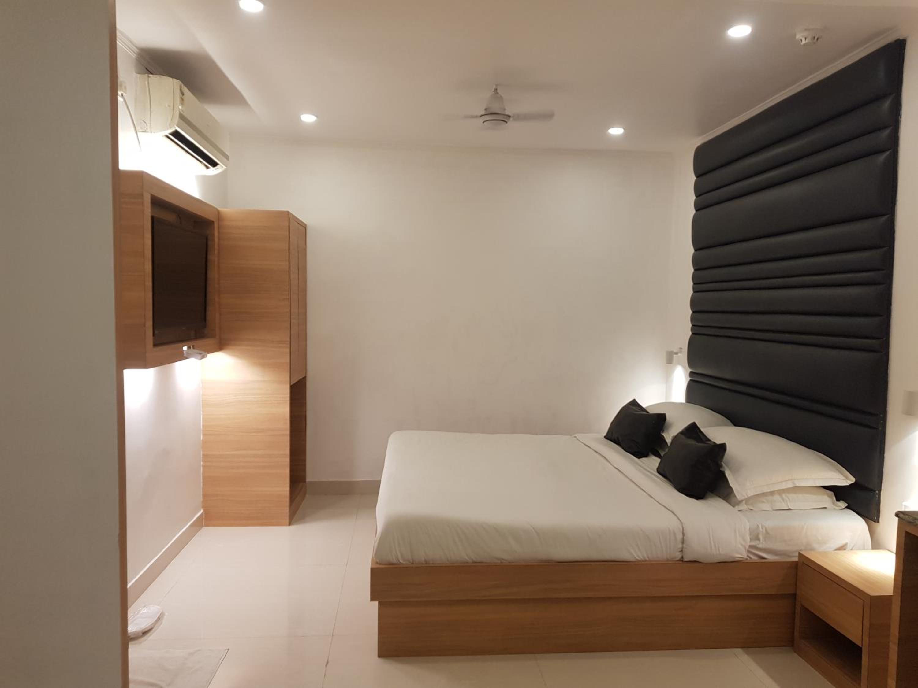 Suite - Photo 3