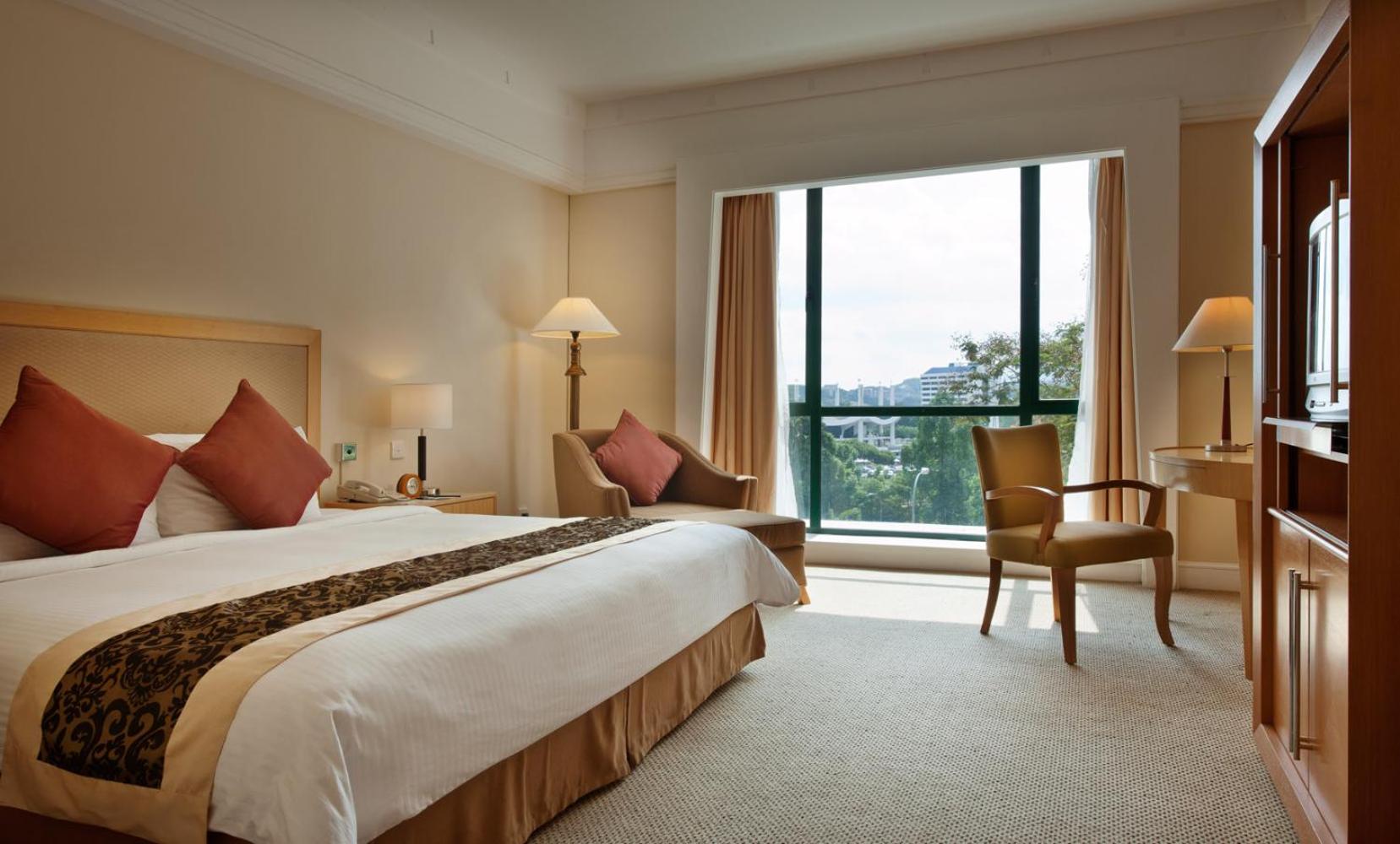 Executive Suite - Photo 3