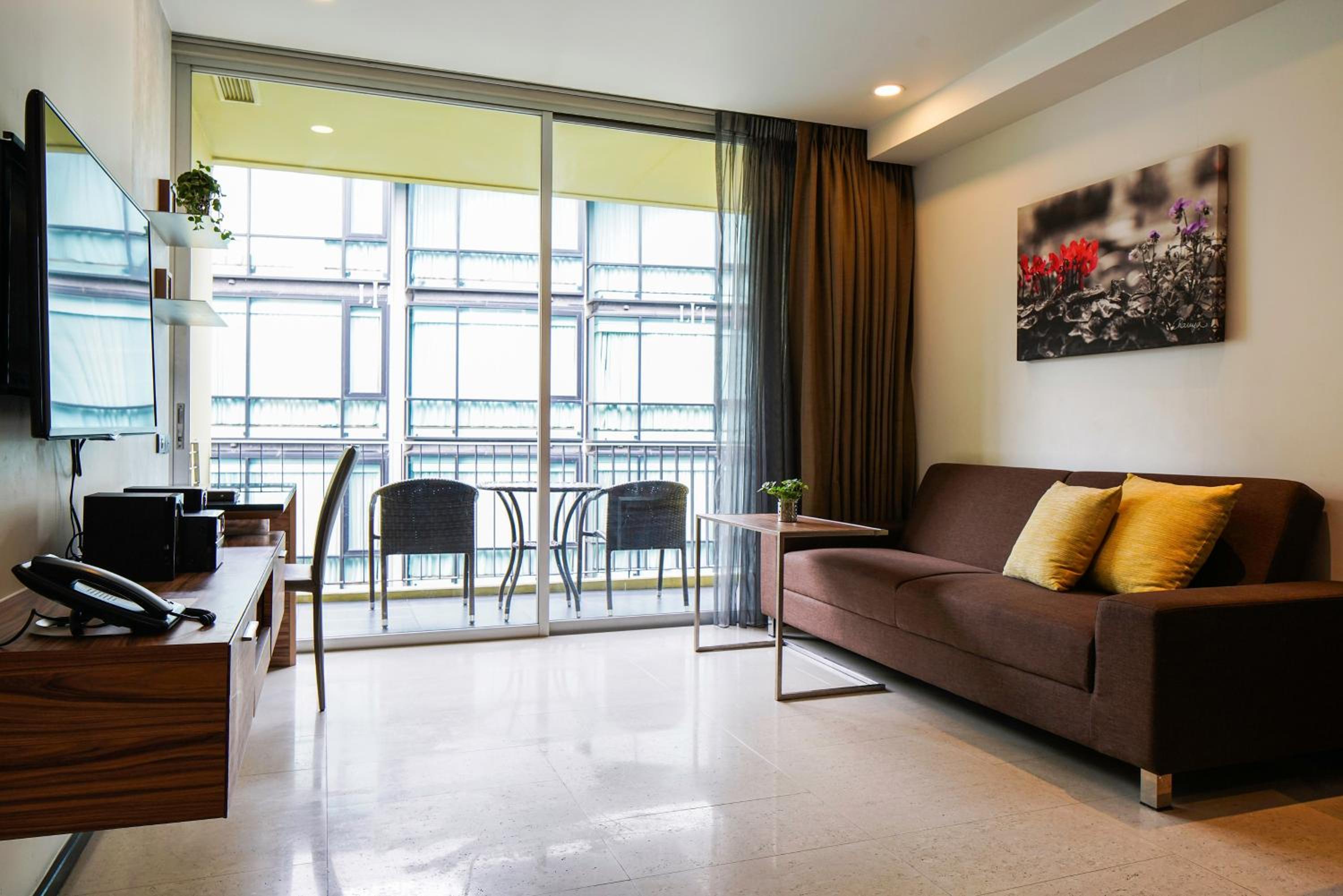 One Bedroom Deluxe Suite photo 3