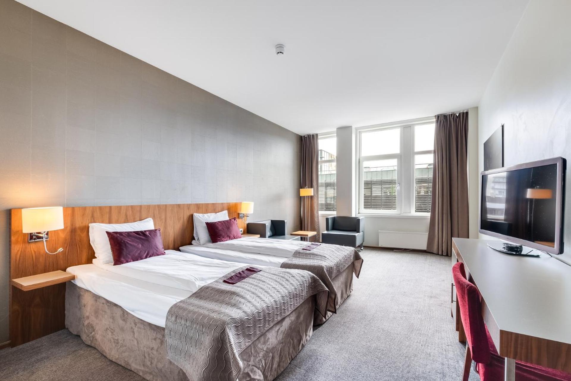 Standard Double or Twin Room - Photo 11