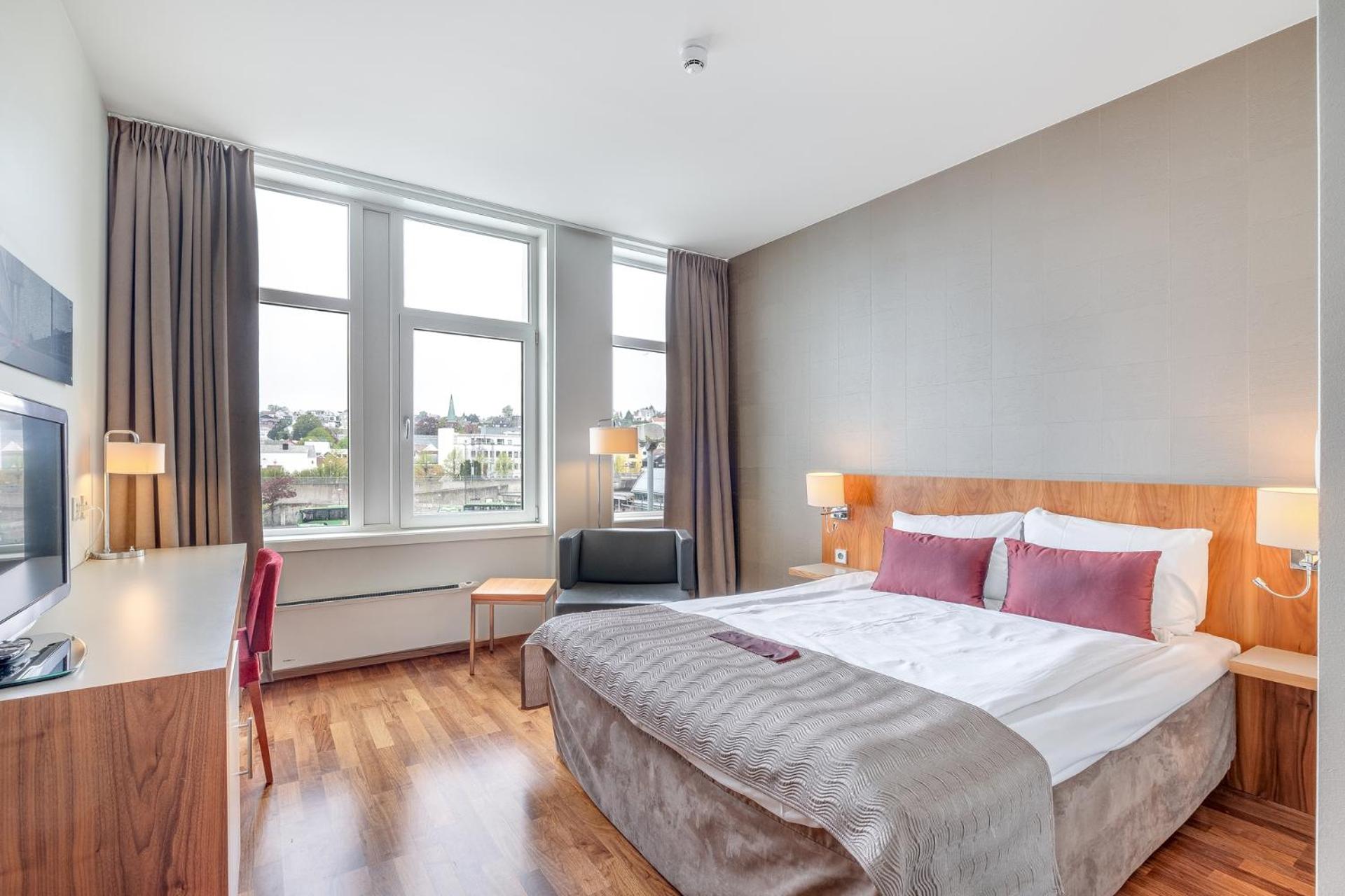 Standard Double or Twin Room - Photo 10
