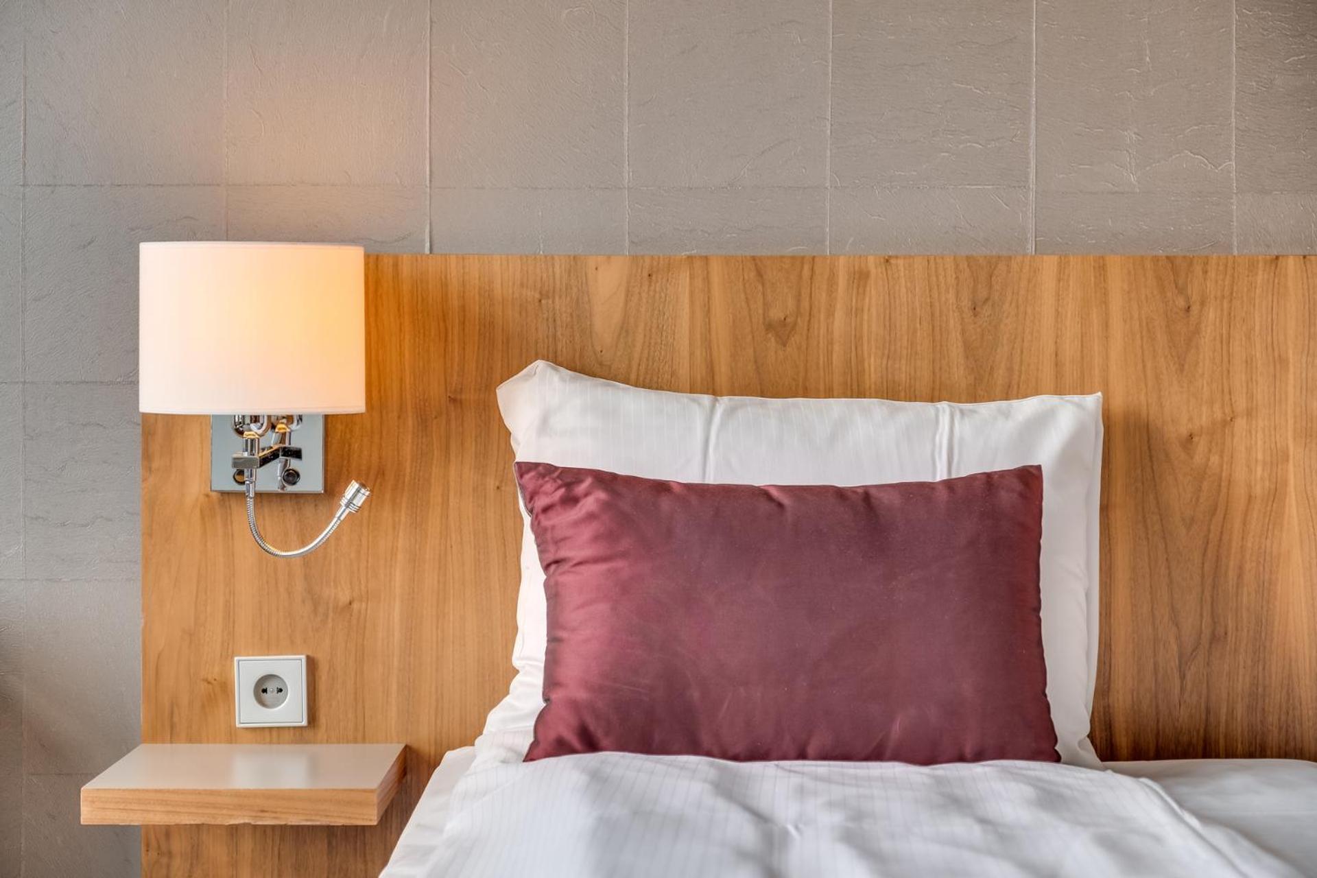 Standard Double or Twin Room - Photo 12