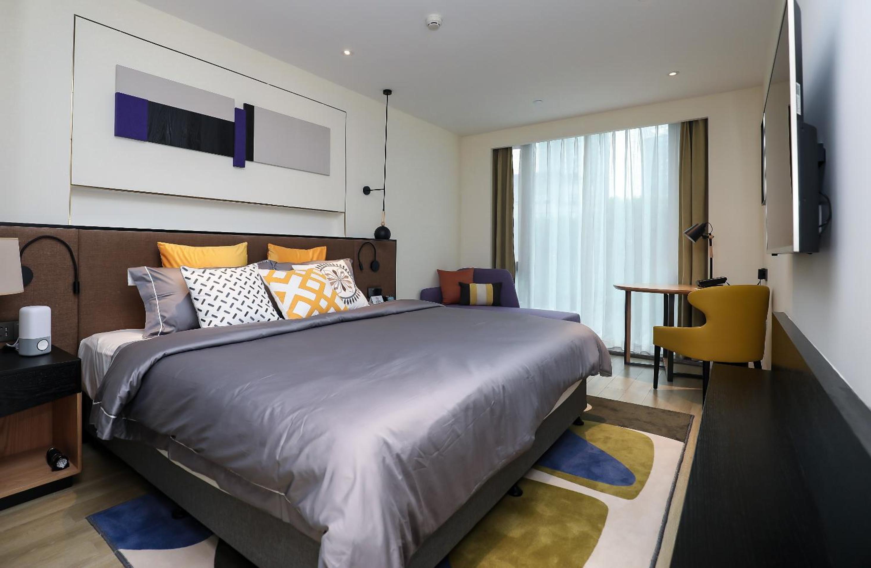 Two-Bedroom Executive - Photo 2