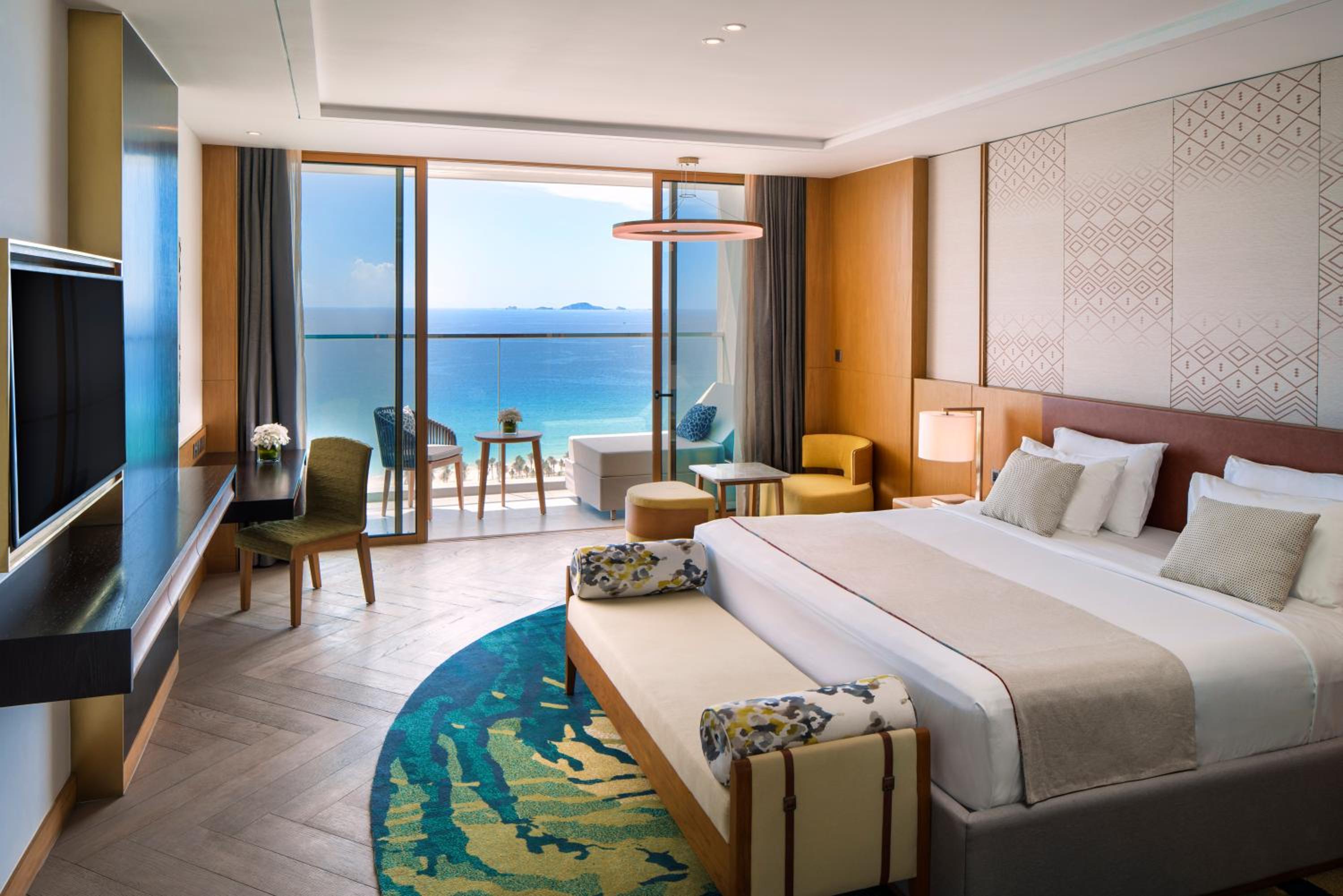 Deluxe King Room with Sea View - Photo 1