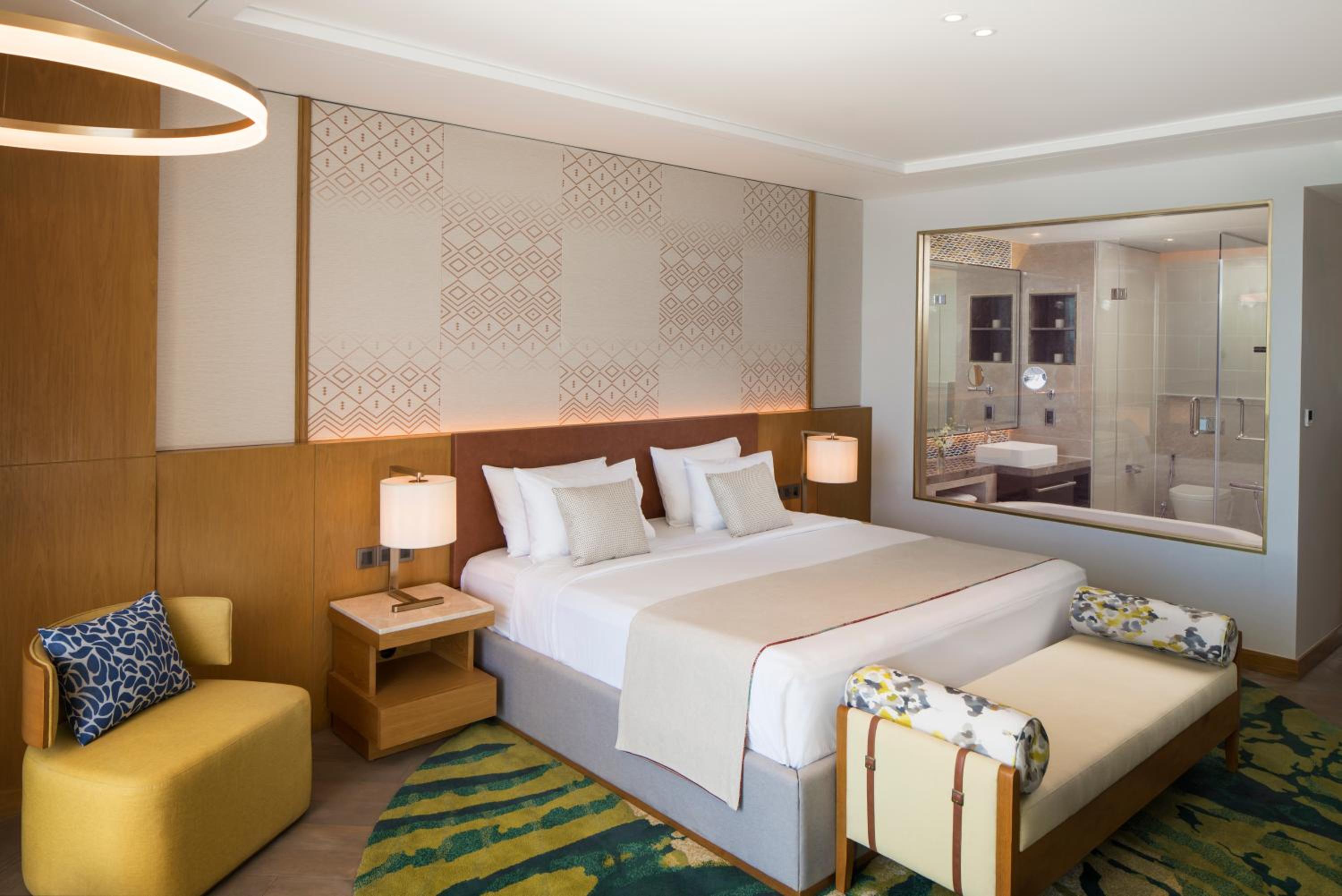 Deluxe King Room with Sea View - Photo 3
