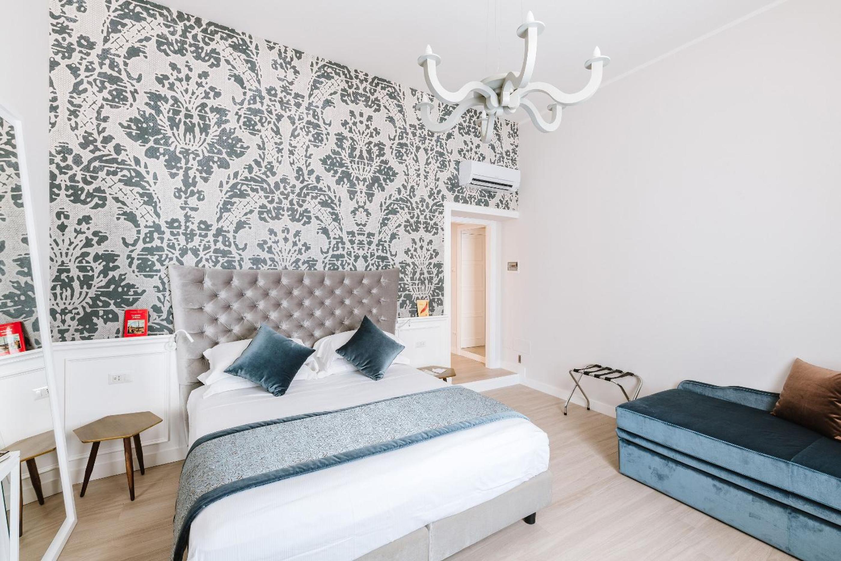 Deluxe Triple Room with Spa Bath photo 1