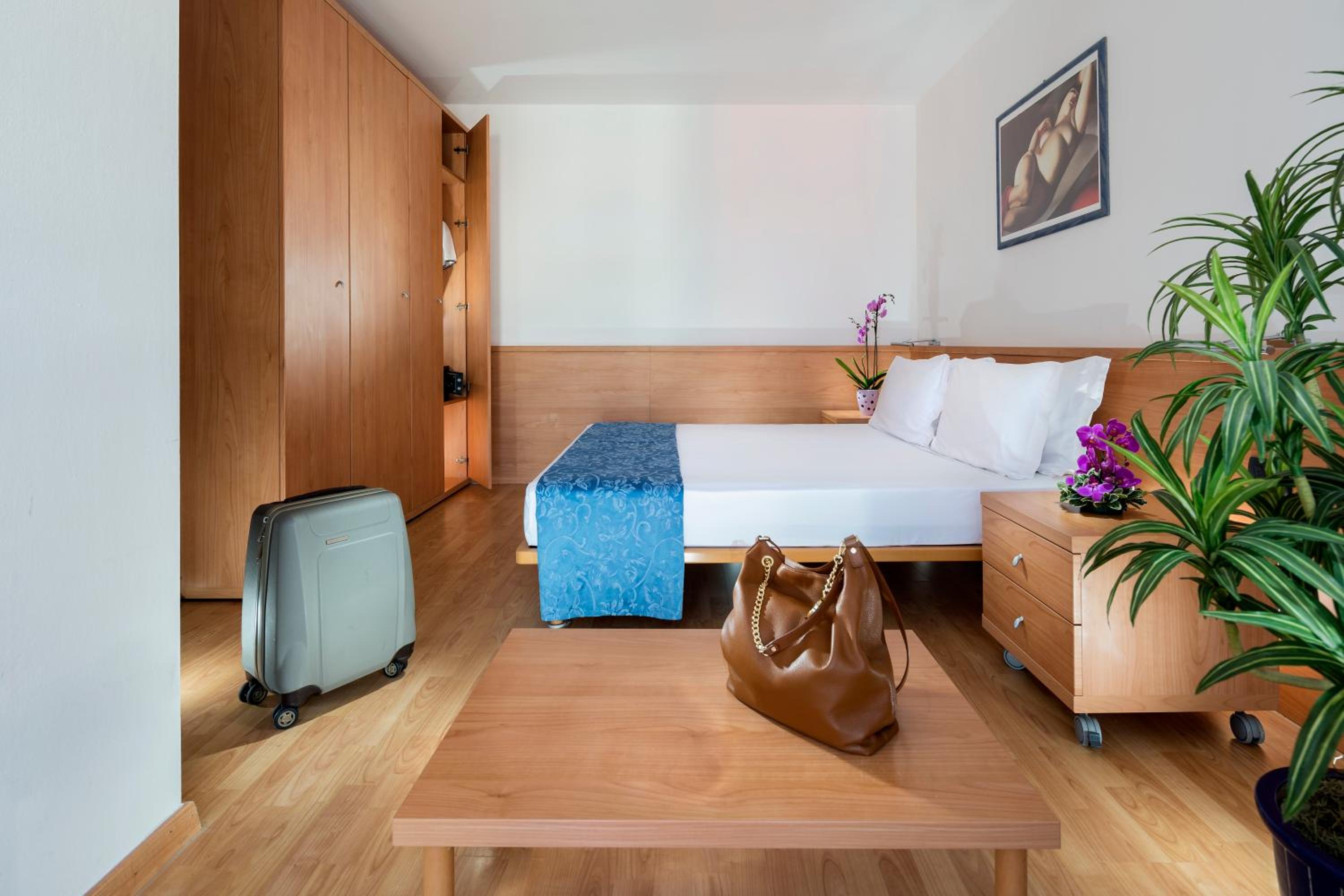Two-Bedroom Apartment (5 Adults) - Photo 1